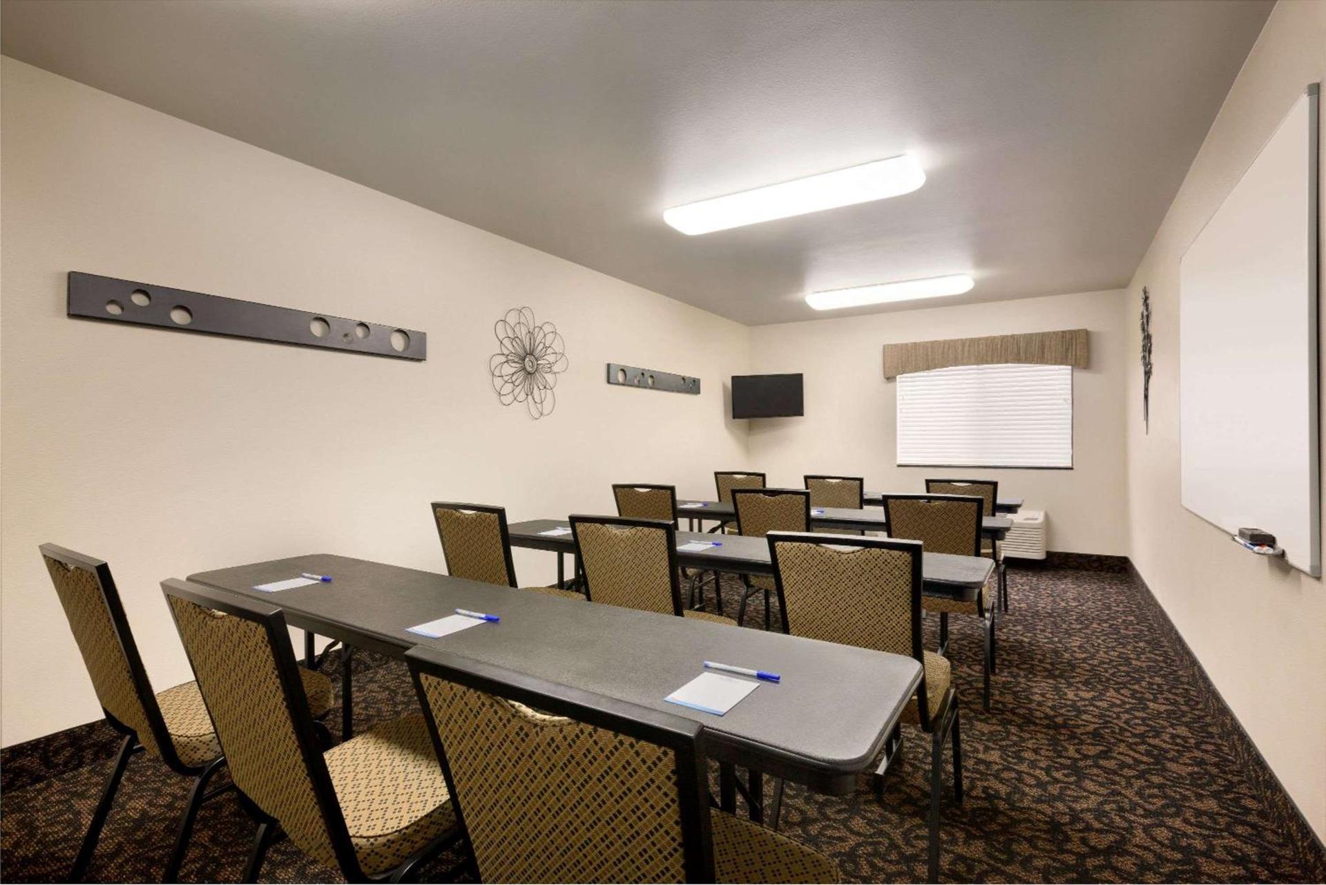 Baymont by Wyndham Glendive photo 20
