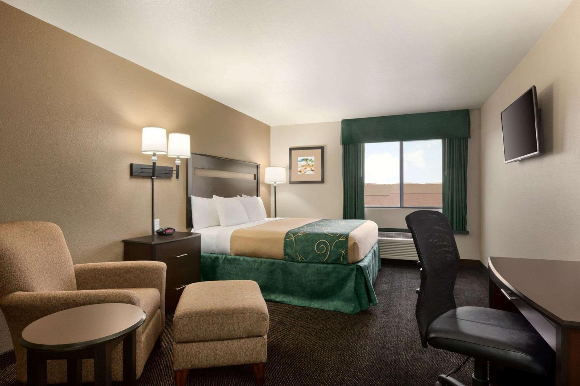 Baymont by Wyndham Glendive photo 9