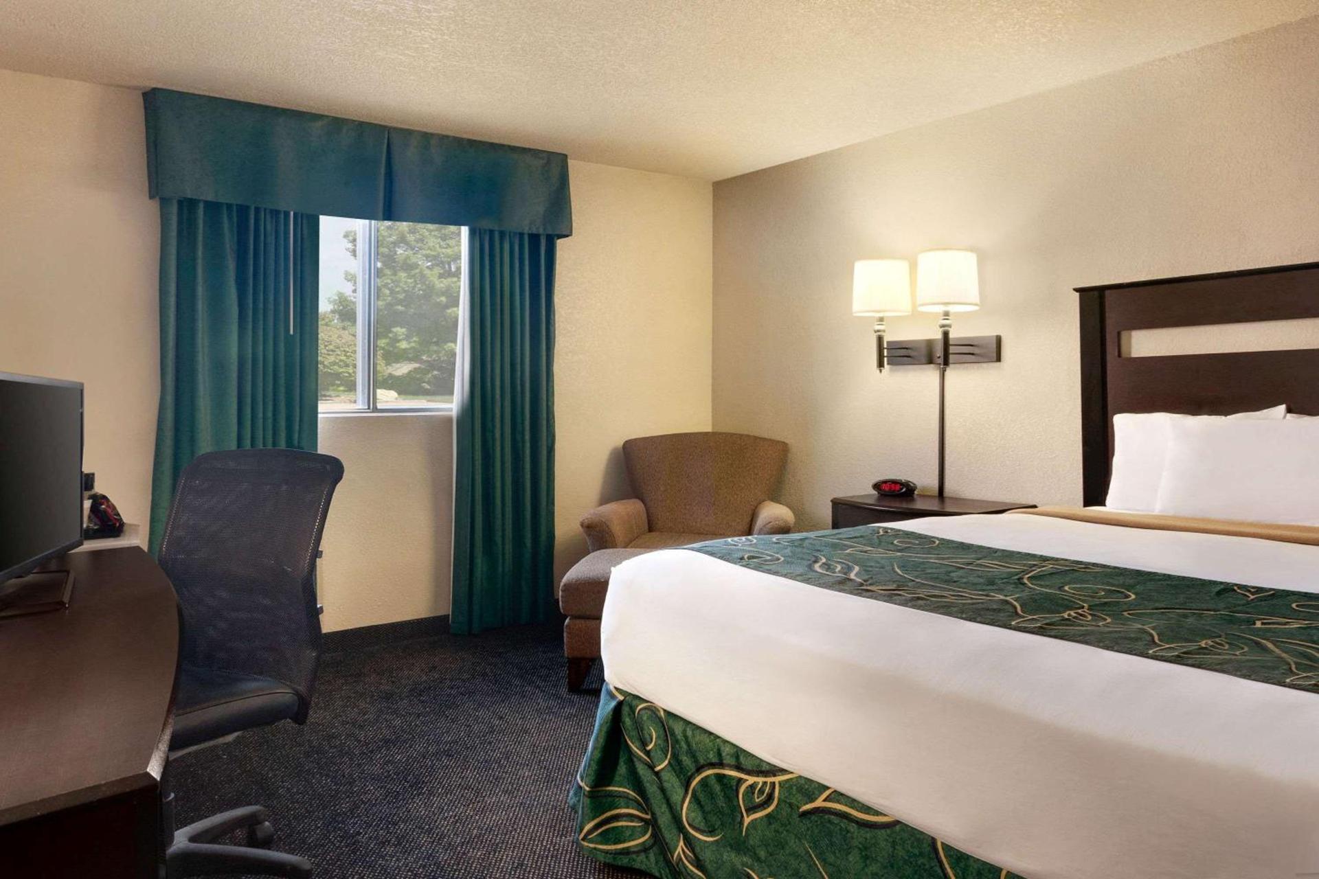 Travelodge by Wyndham Jefferson City photo 9