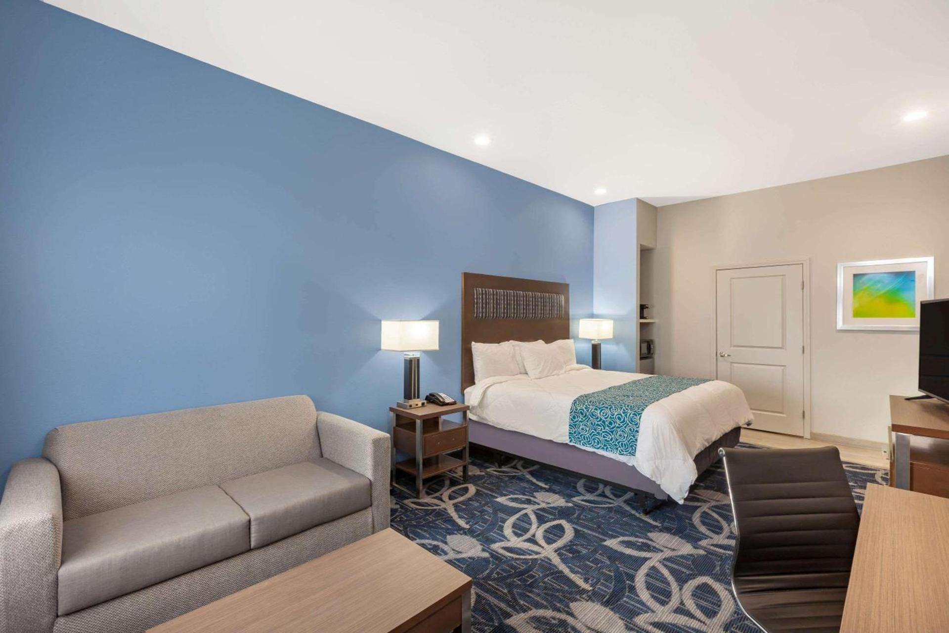 Baymont by Wyndham Houston Hobby Airport photo 39