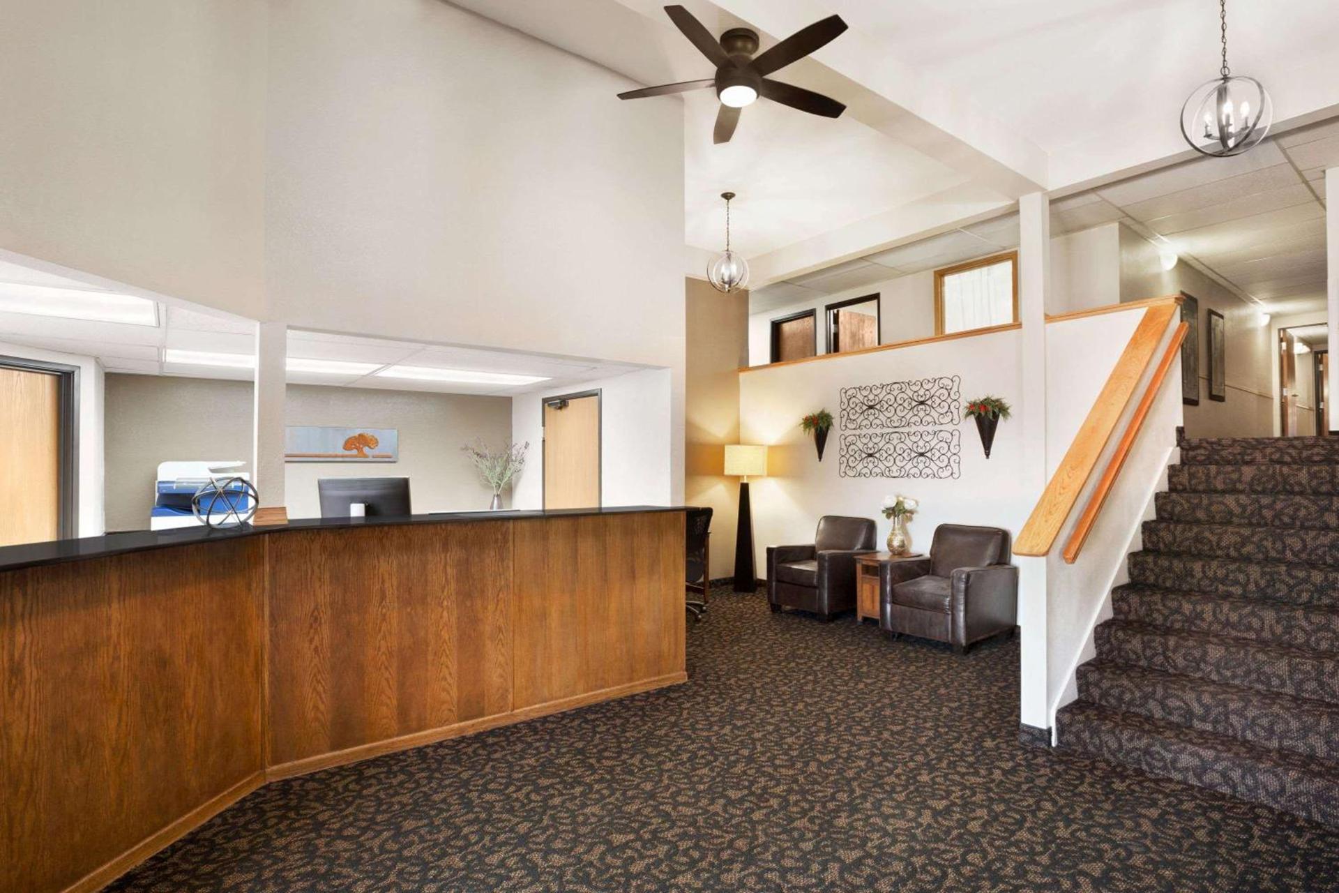 Super 8 by Wyndham Lincoln North photo 37