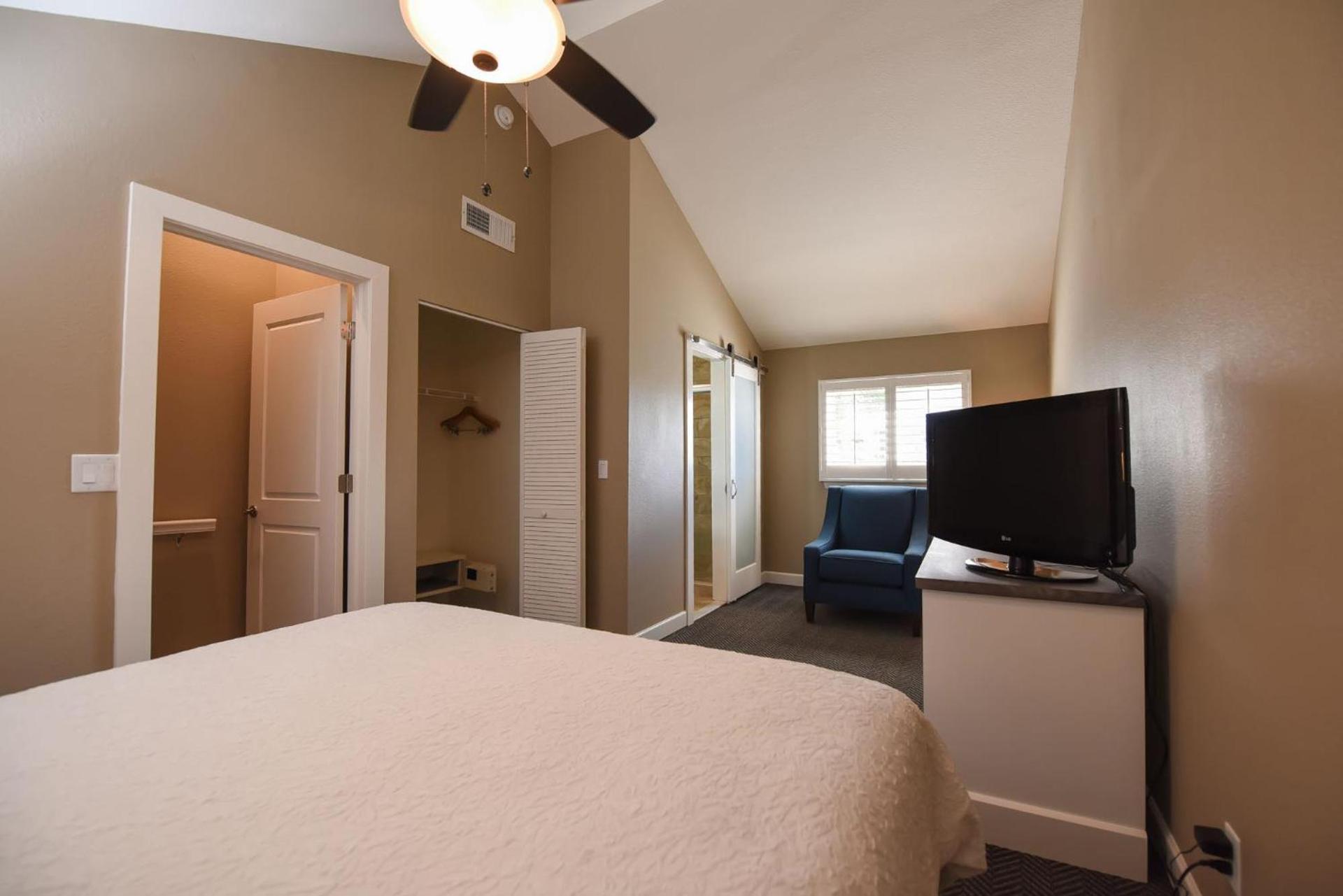 Waterside Suites and Marina photo 32