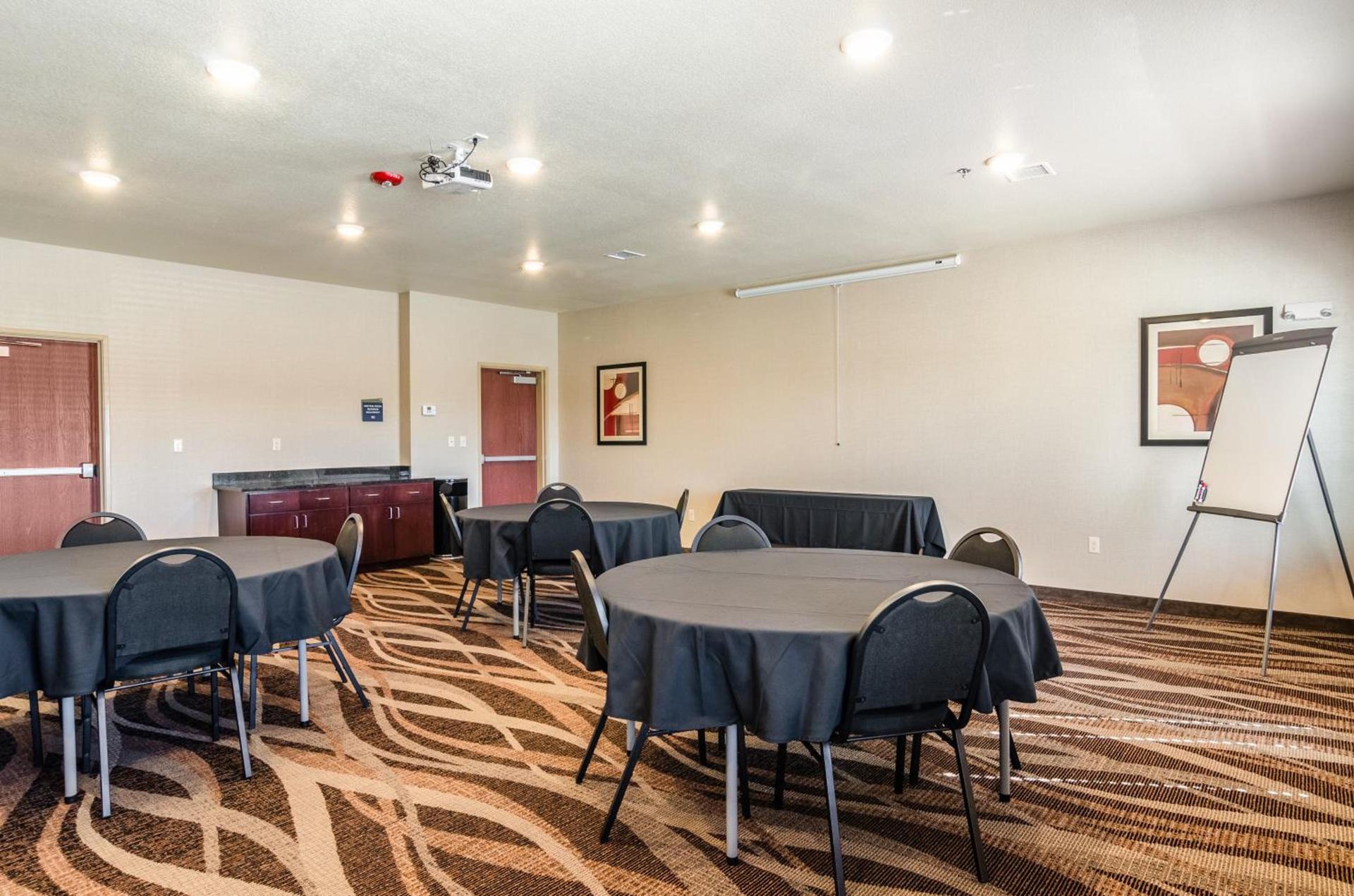 Cobblestone Hotel & Suites - Gering/Scottsbluff photo 30