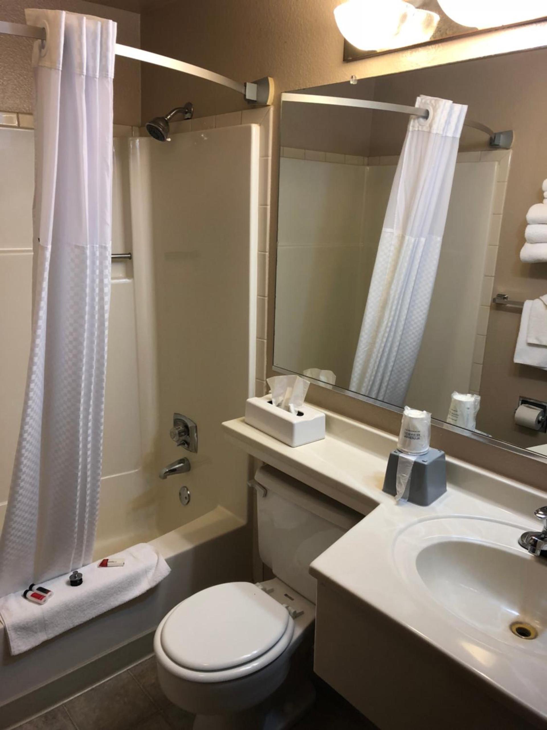 Super 8 by Wyndham Coeur d'Alene photo 16