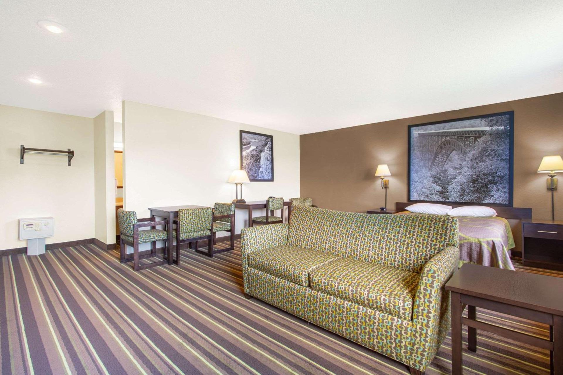 Super 8 by Wyndham Weston WV photo 15
