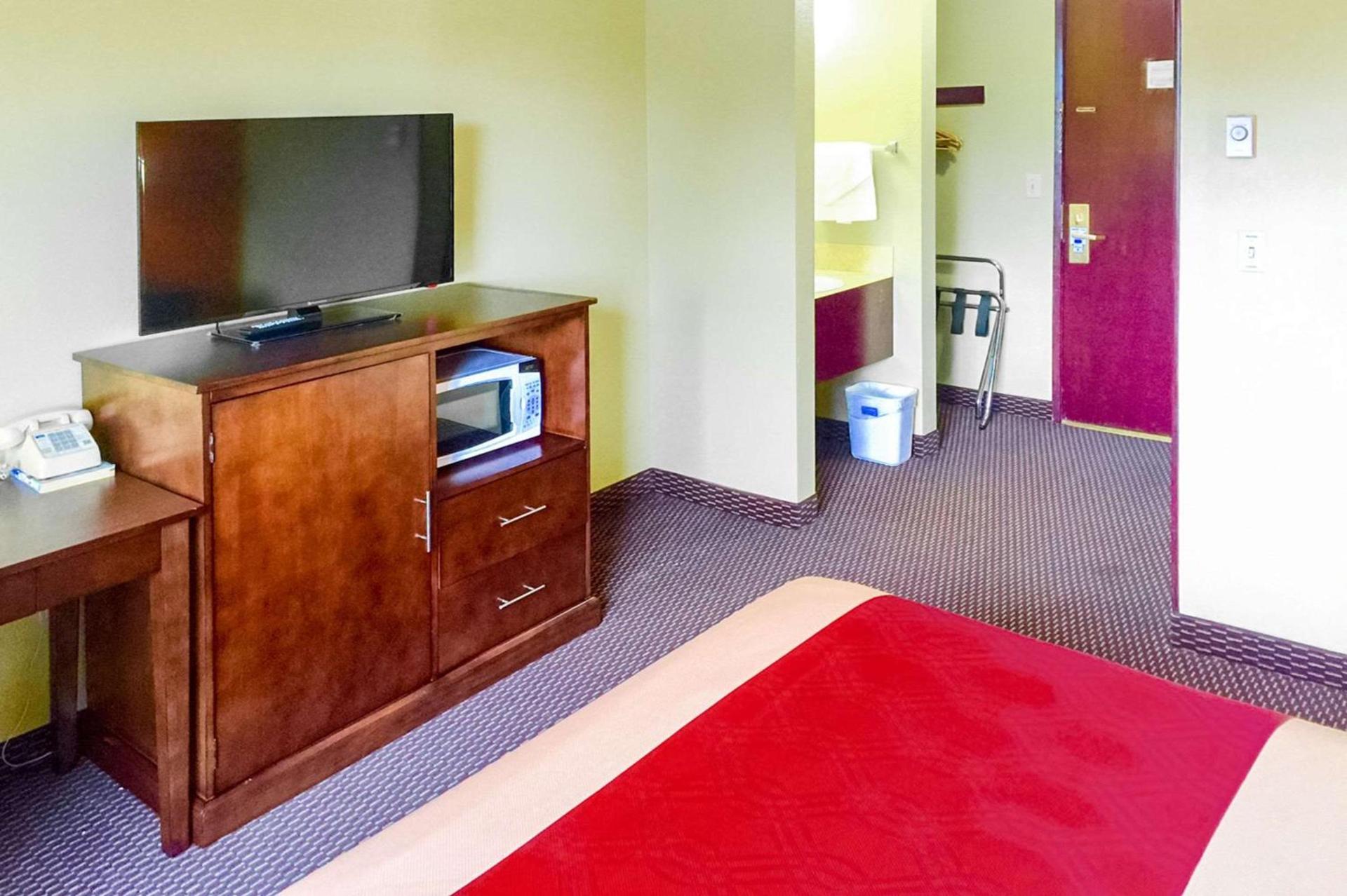Rodeway Inn Willamette River photo 13