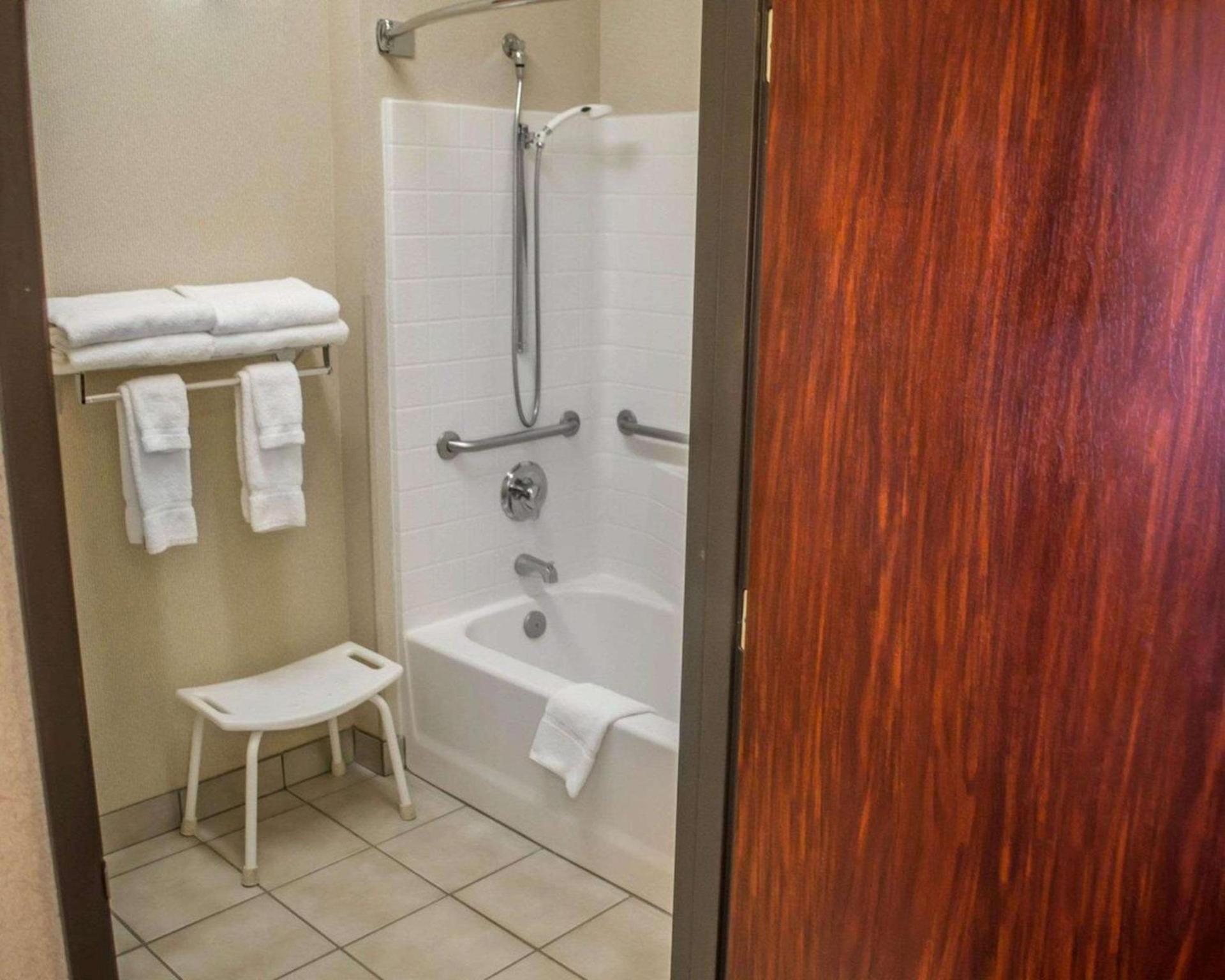 Comfort Suites Portland Southwest photo 14
