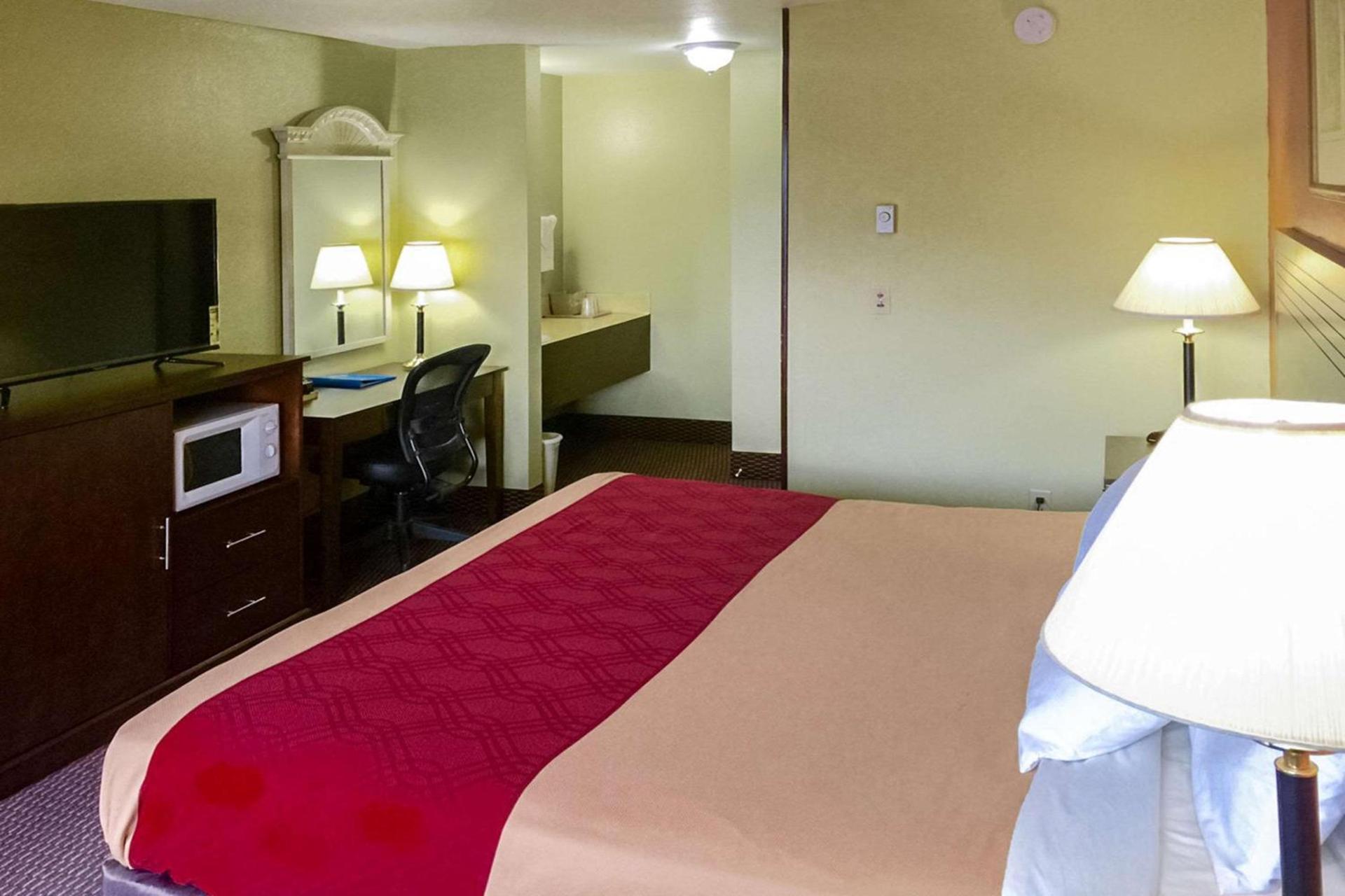 Rodeway Inn Willamette River photo 2