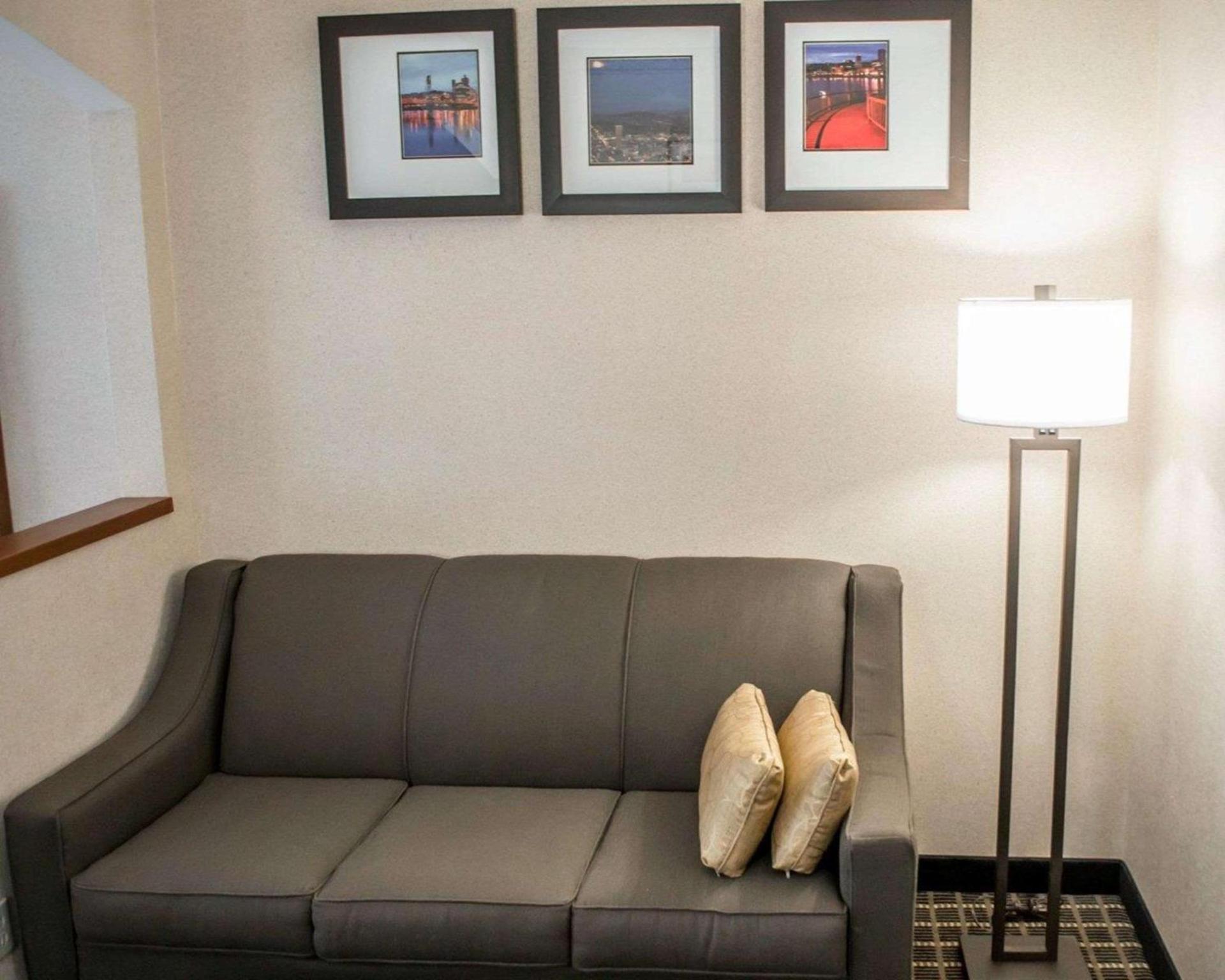 Comfort Suites Portland Southwest photo 11