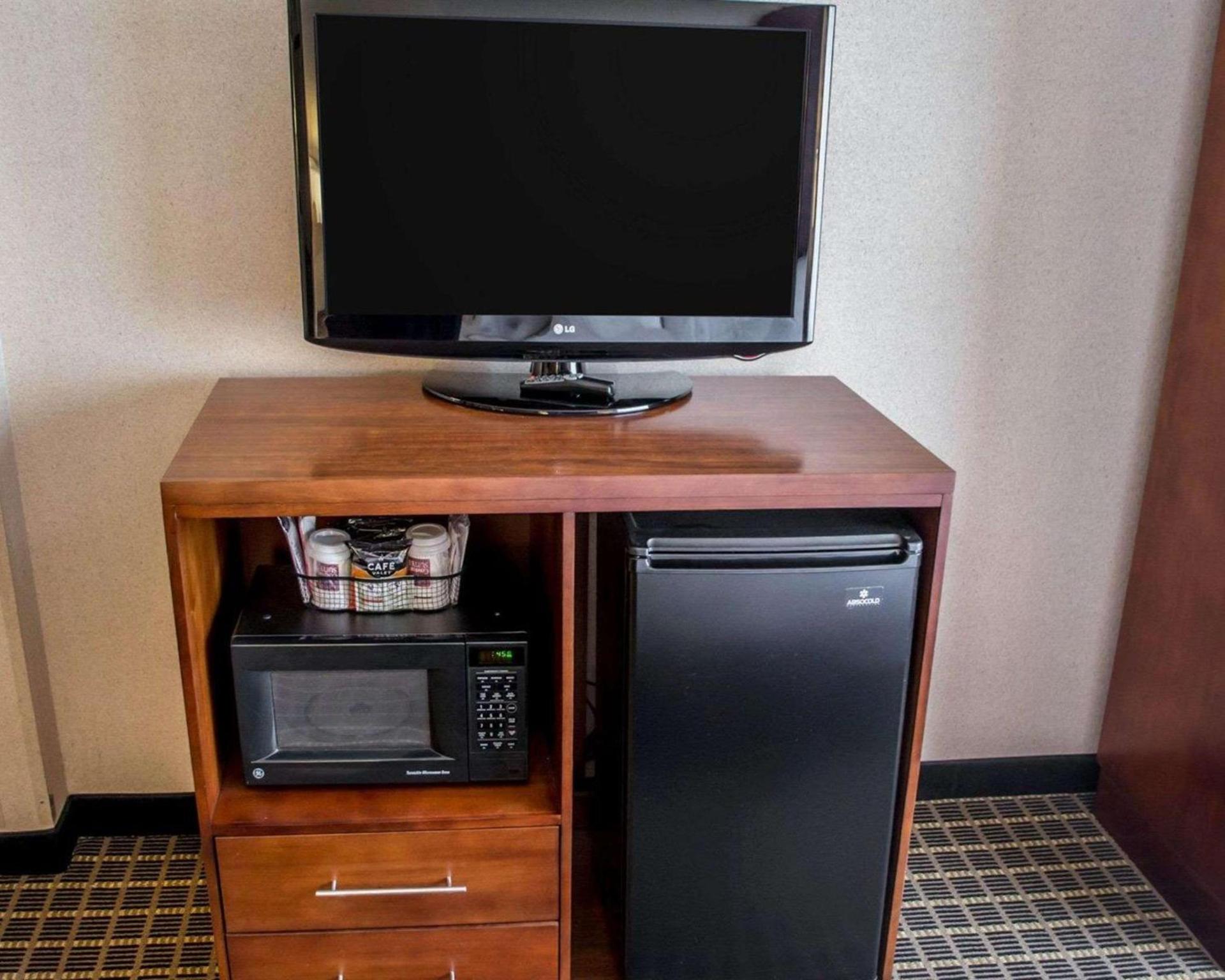 Comfort Suites Portland Southwest photo 37