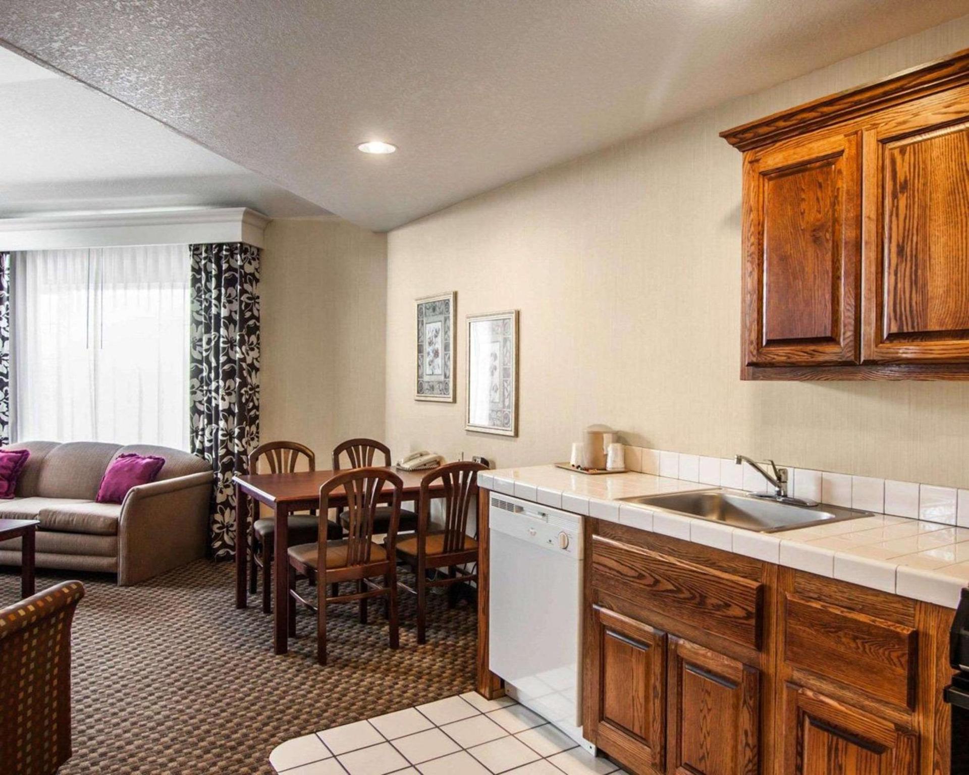 Comfort Suites Corvallis photo 29