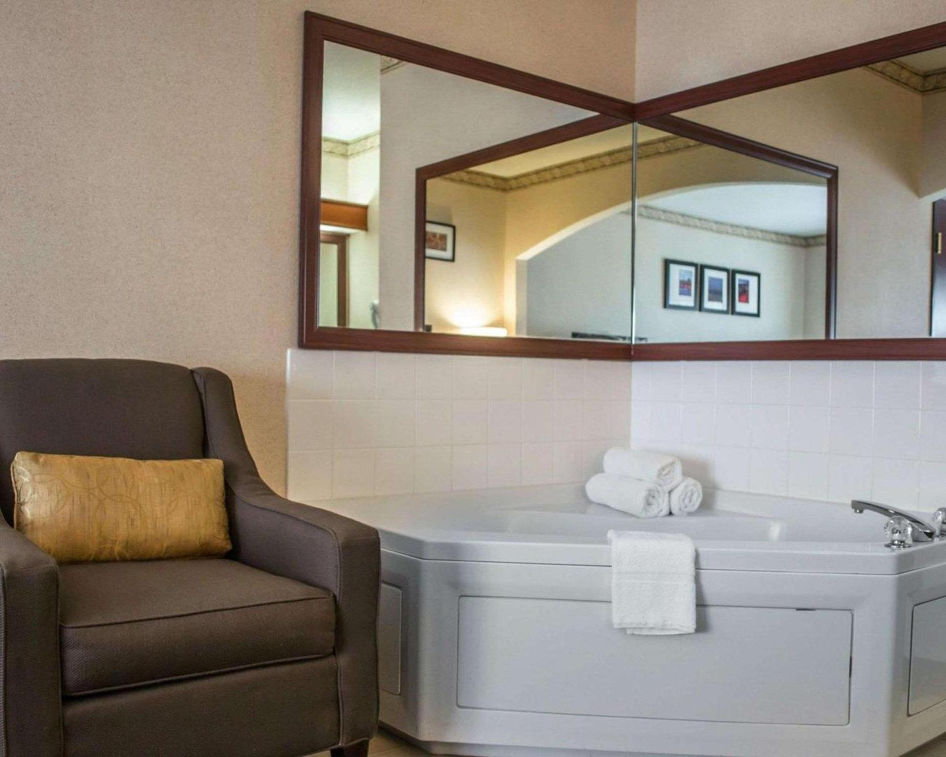 Comfort Suites Portland Southwest photo 18