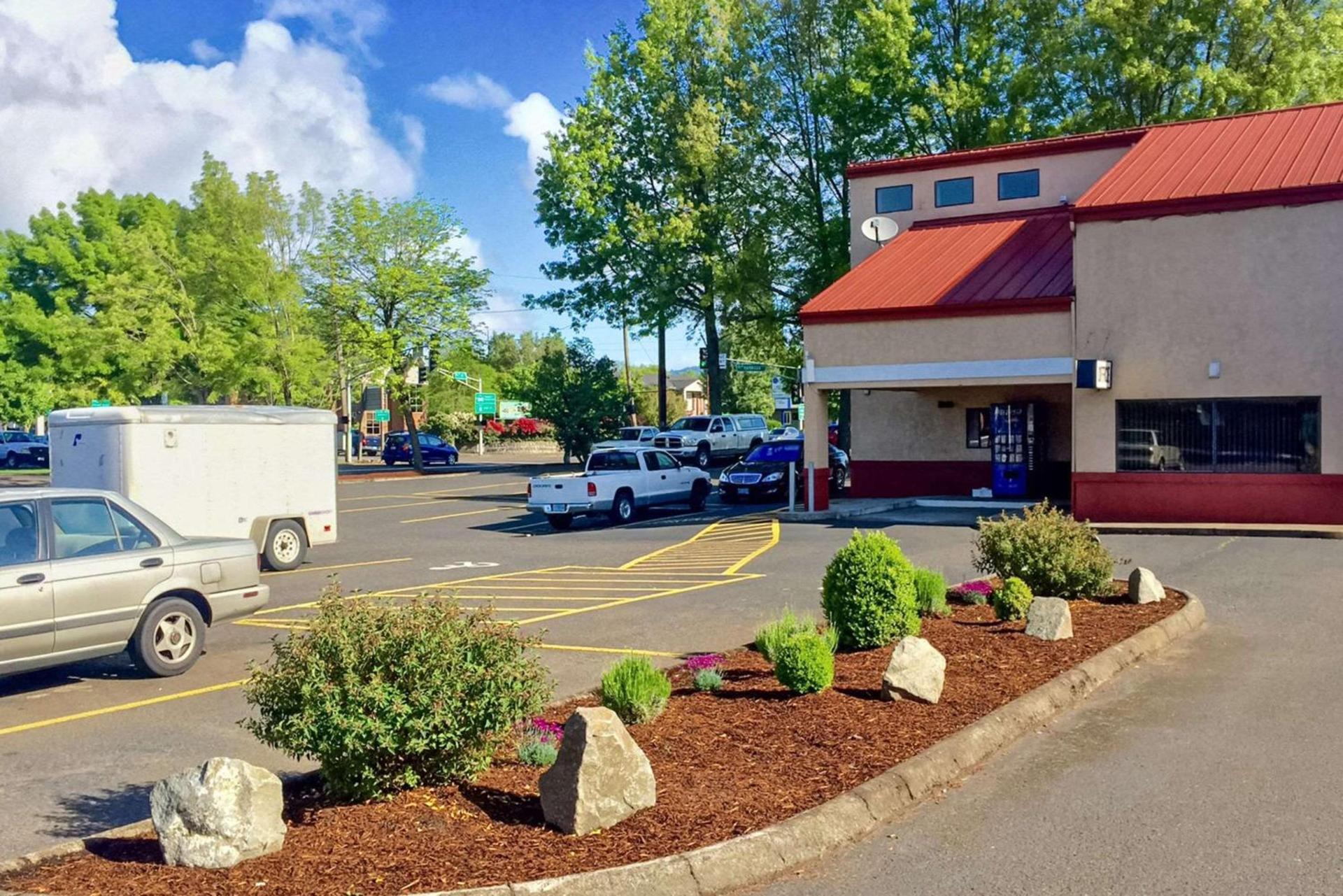 Rodeway Inn Willamette River photo 16