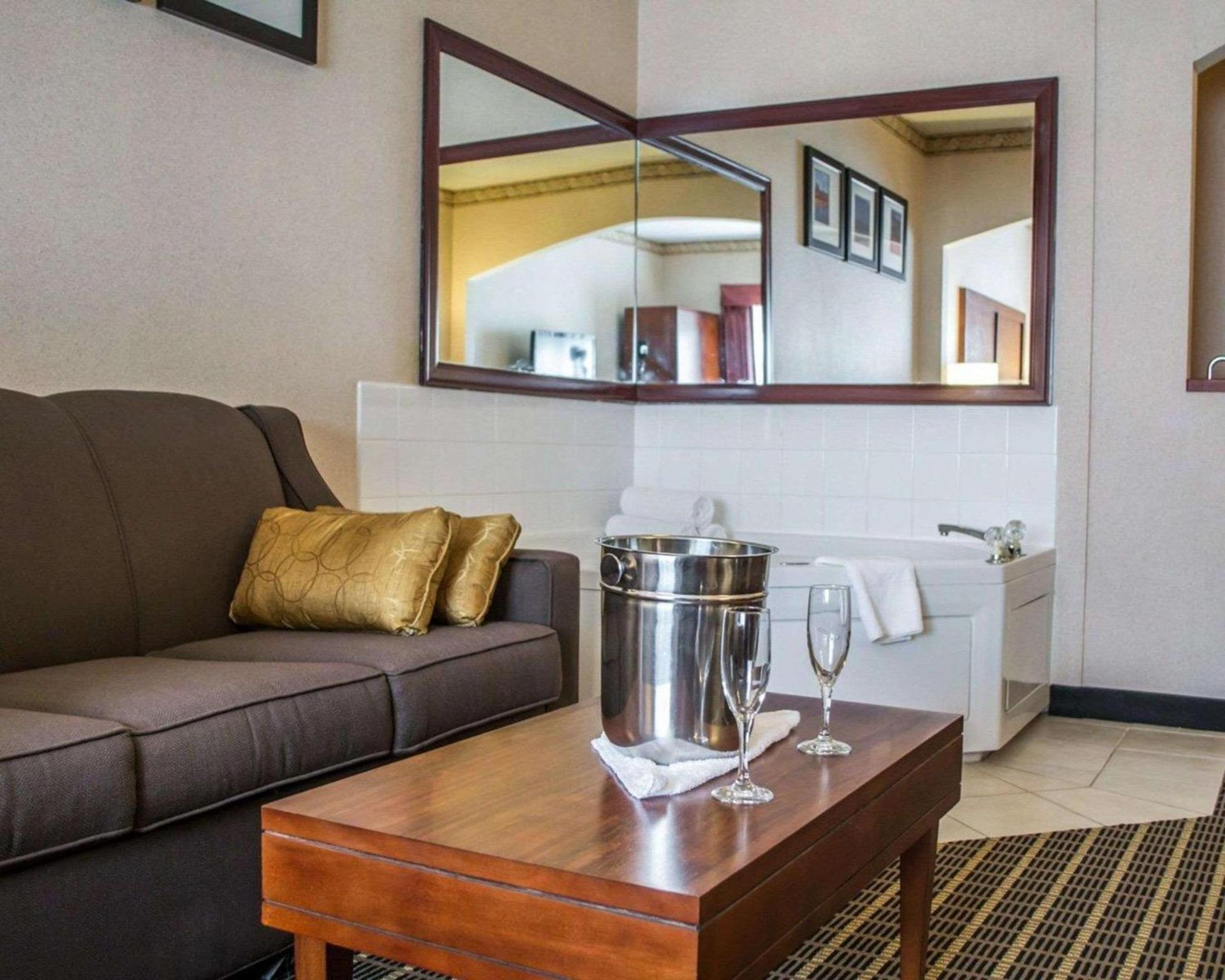 Comfort Suites Portland Southwest photo 12
