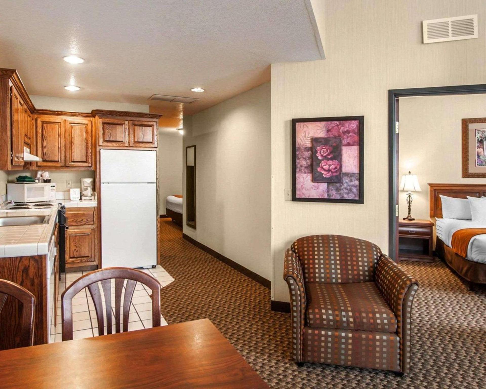 Comfort Suites Corvallis photo 28