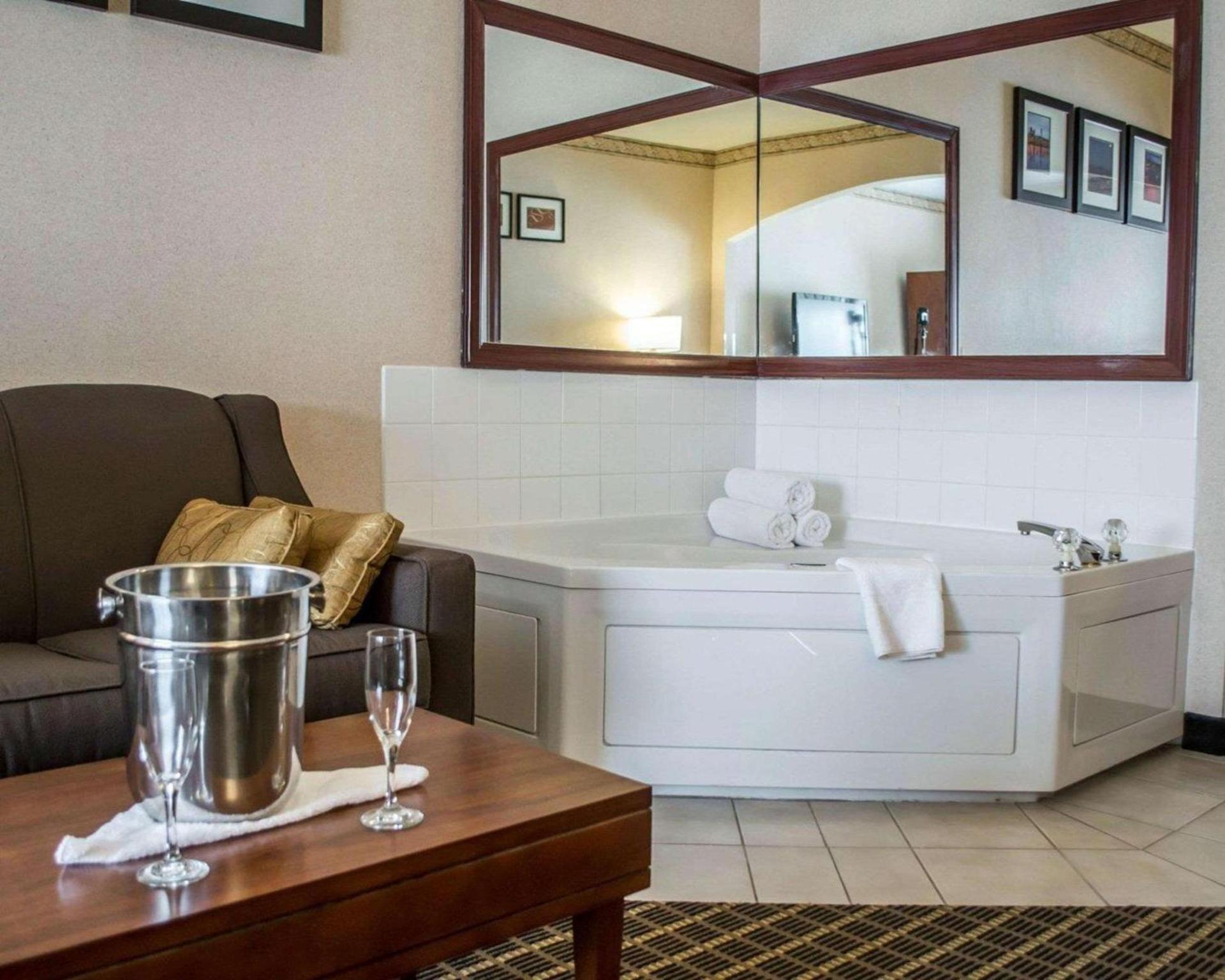 Comfort Suites Portland Southwest photo 21