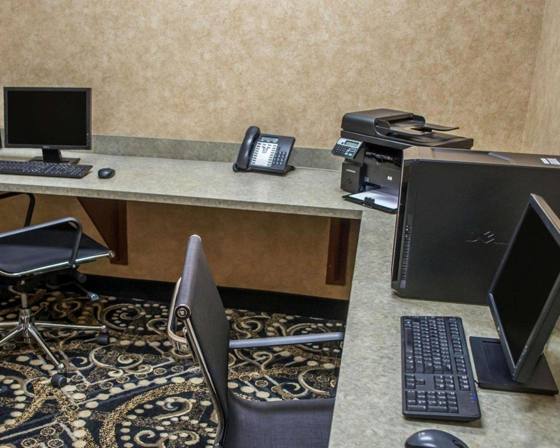 Comfort Suites Portland Southwest photo 1