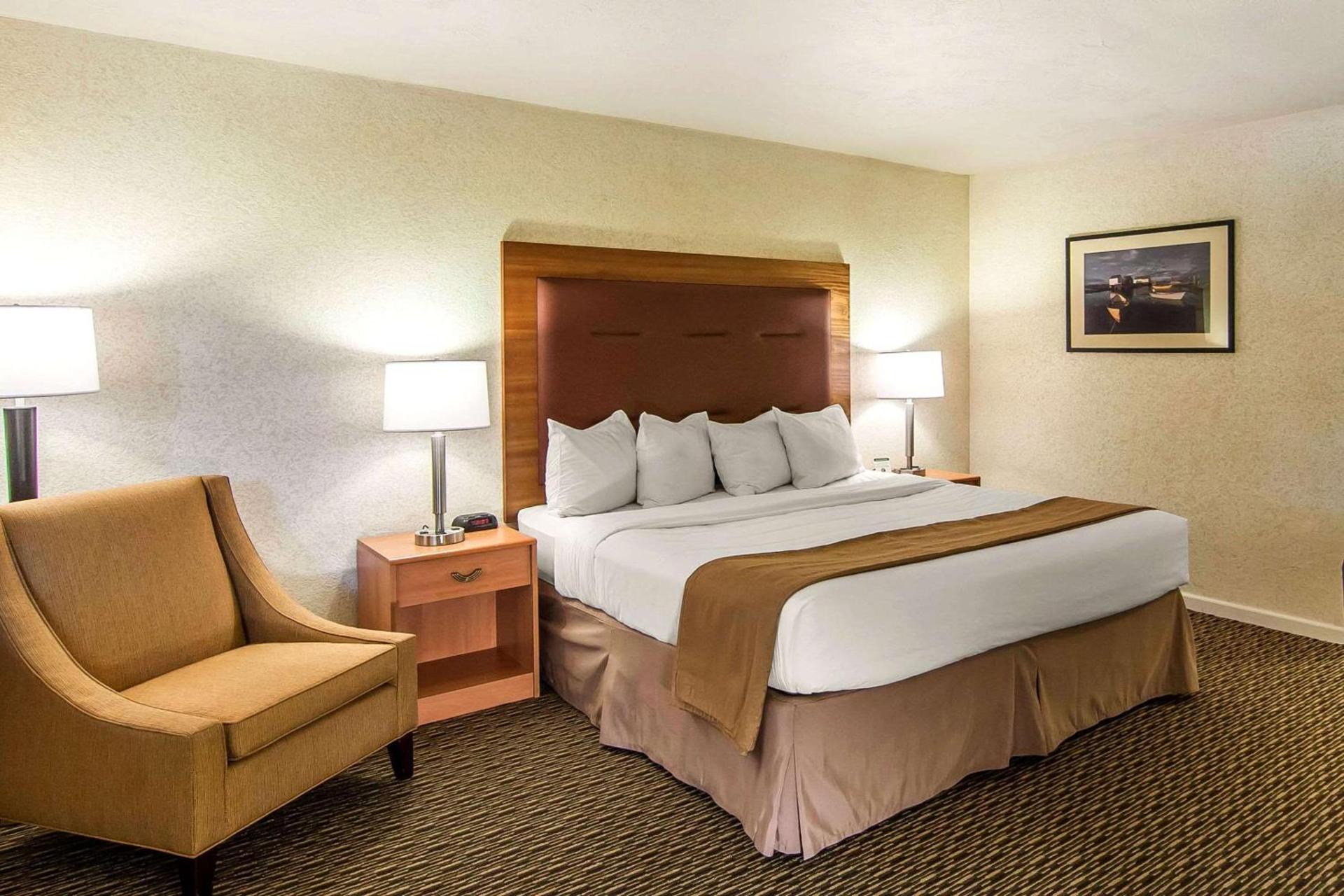 Quality Inn & Suites at Coos Bay photo 14