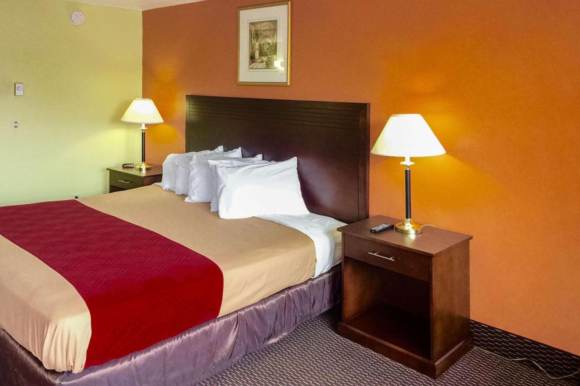 Rodeway Inn Willamette River photo 11