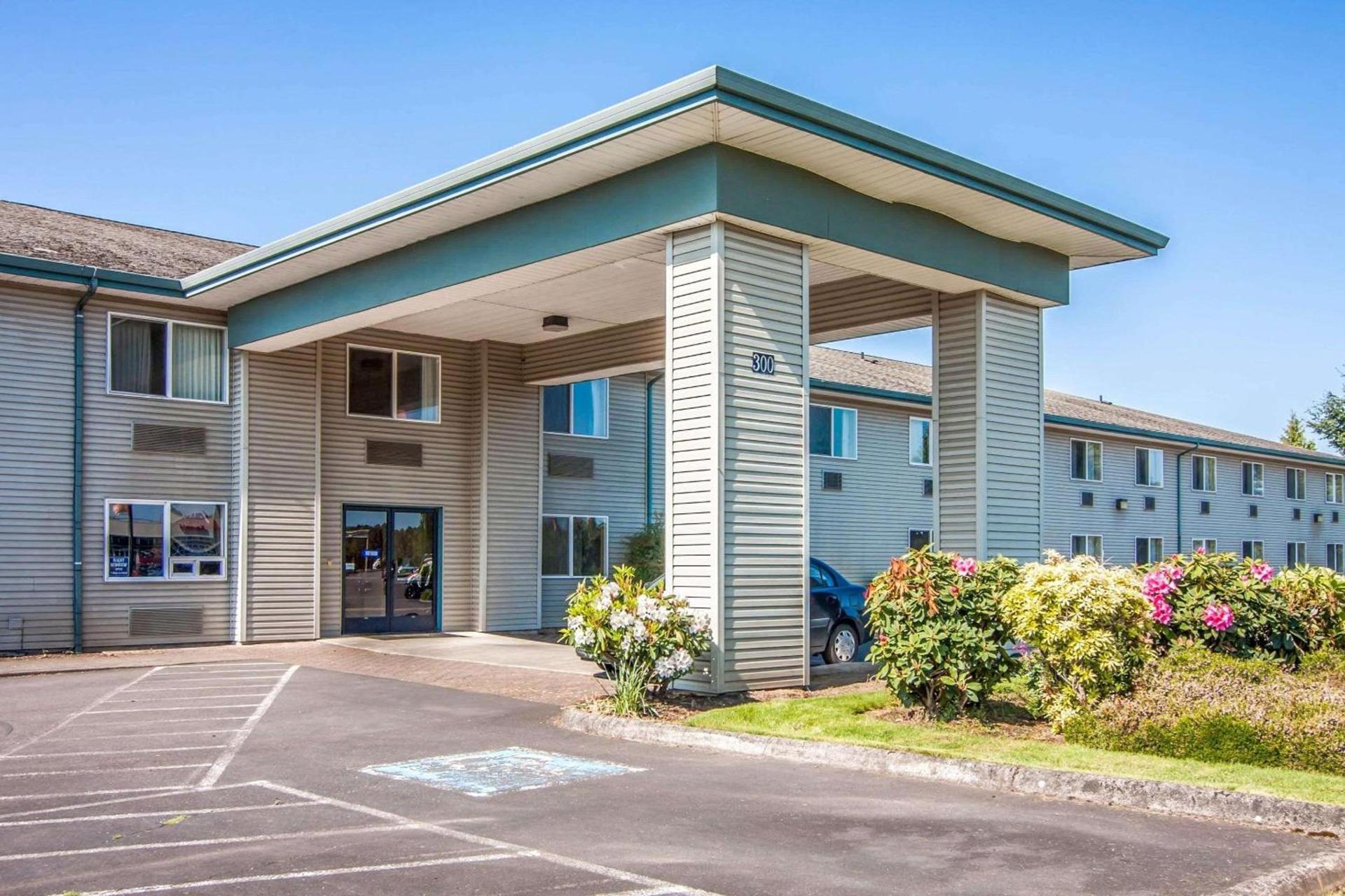 Bridgeway Inn & Suites photo 1