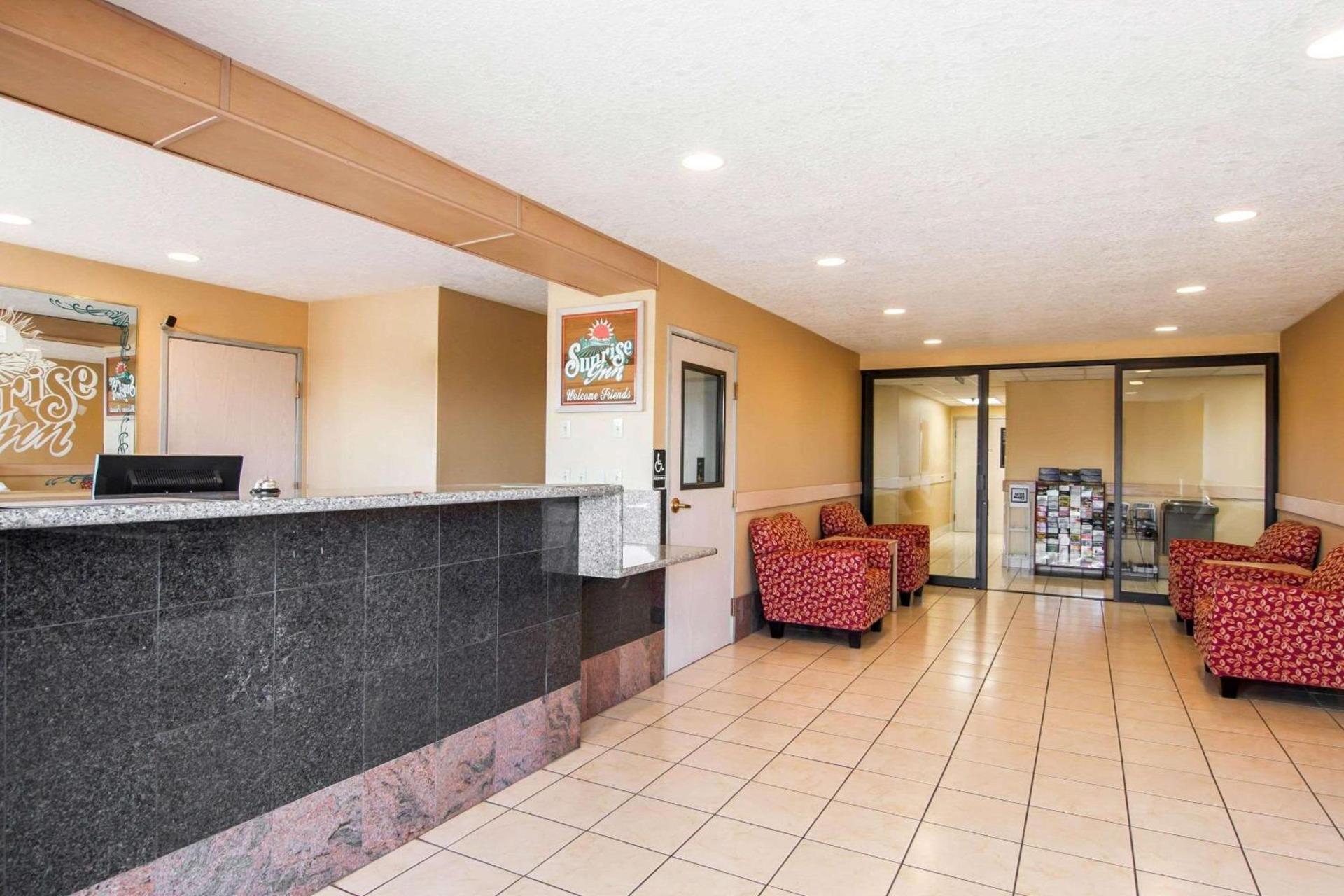 Bridgeway Inn & Suites photo 10