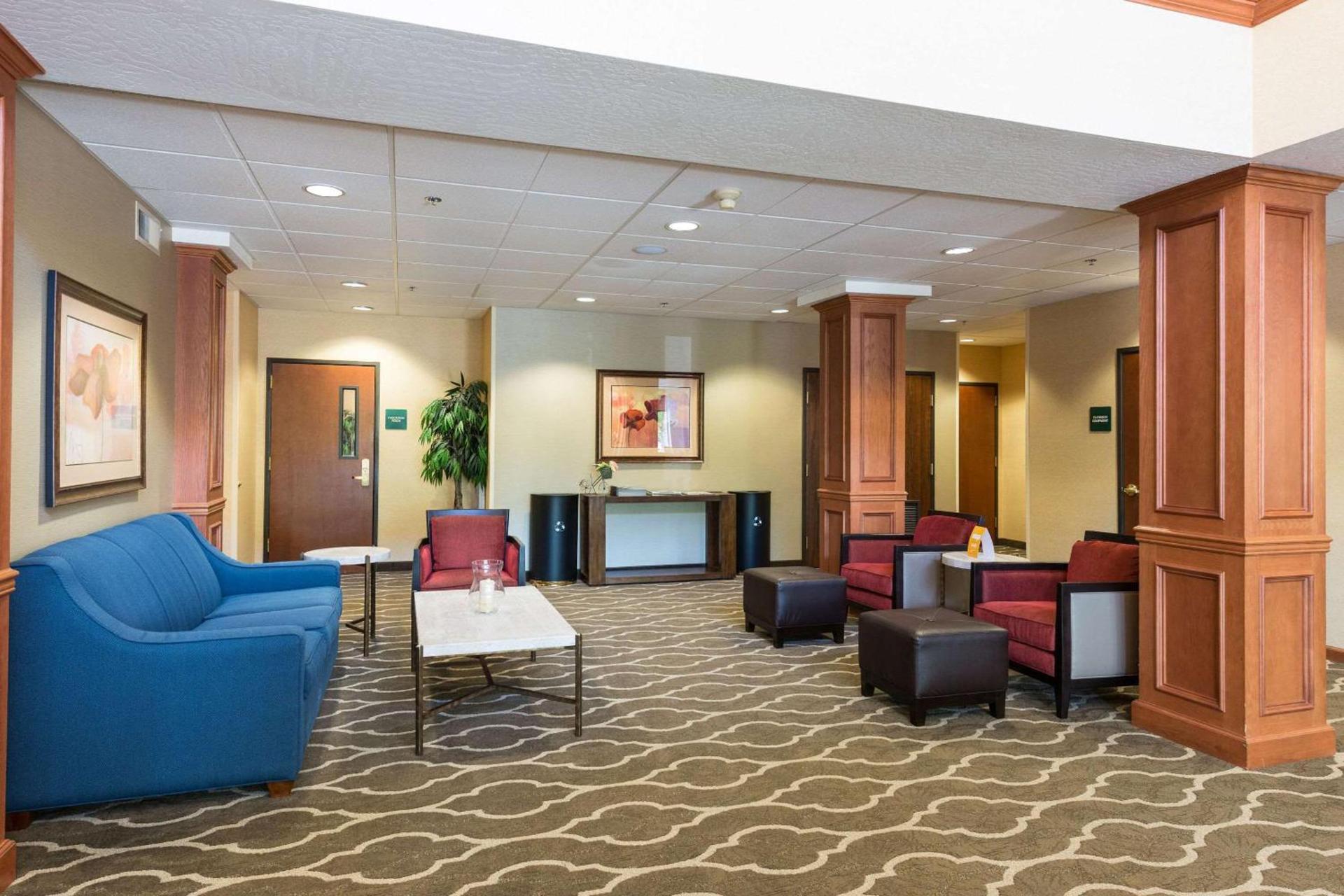 Comfort Suites Springfield-Eugene photo 2
