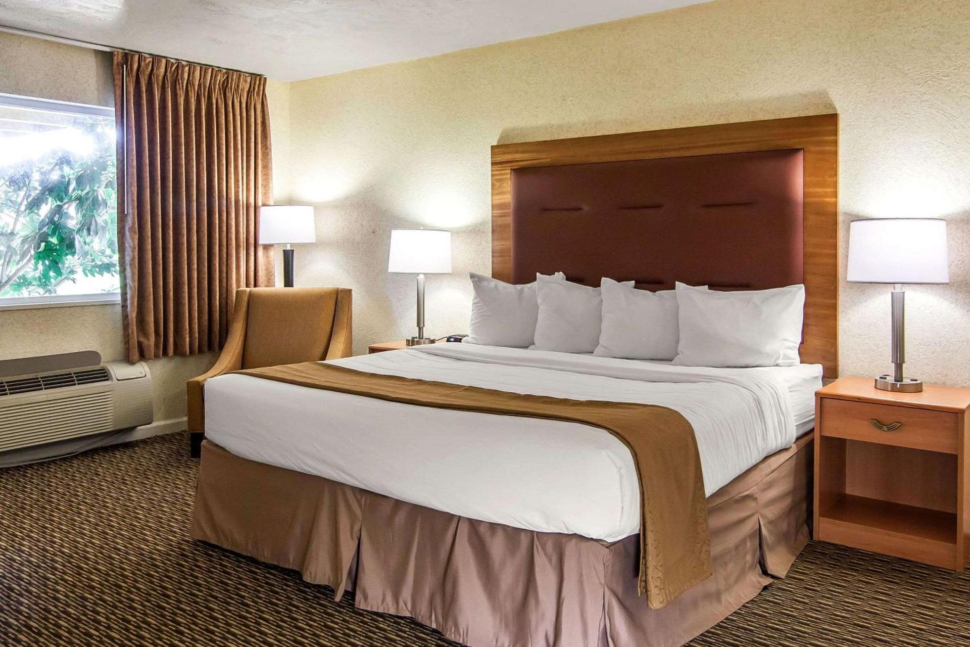 Quality Inn & Suites at Coos Bay photo 17