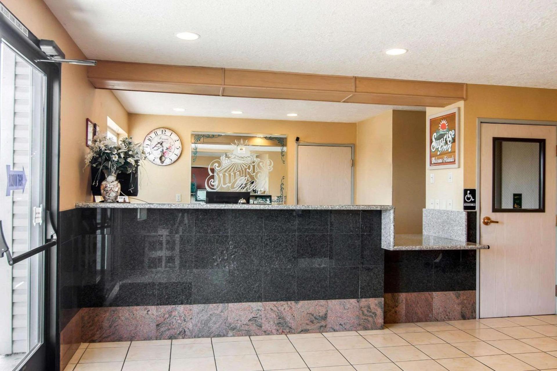 Bridgeway Inn & Suites photo 14