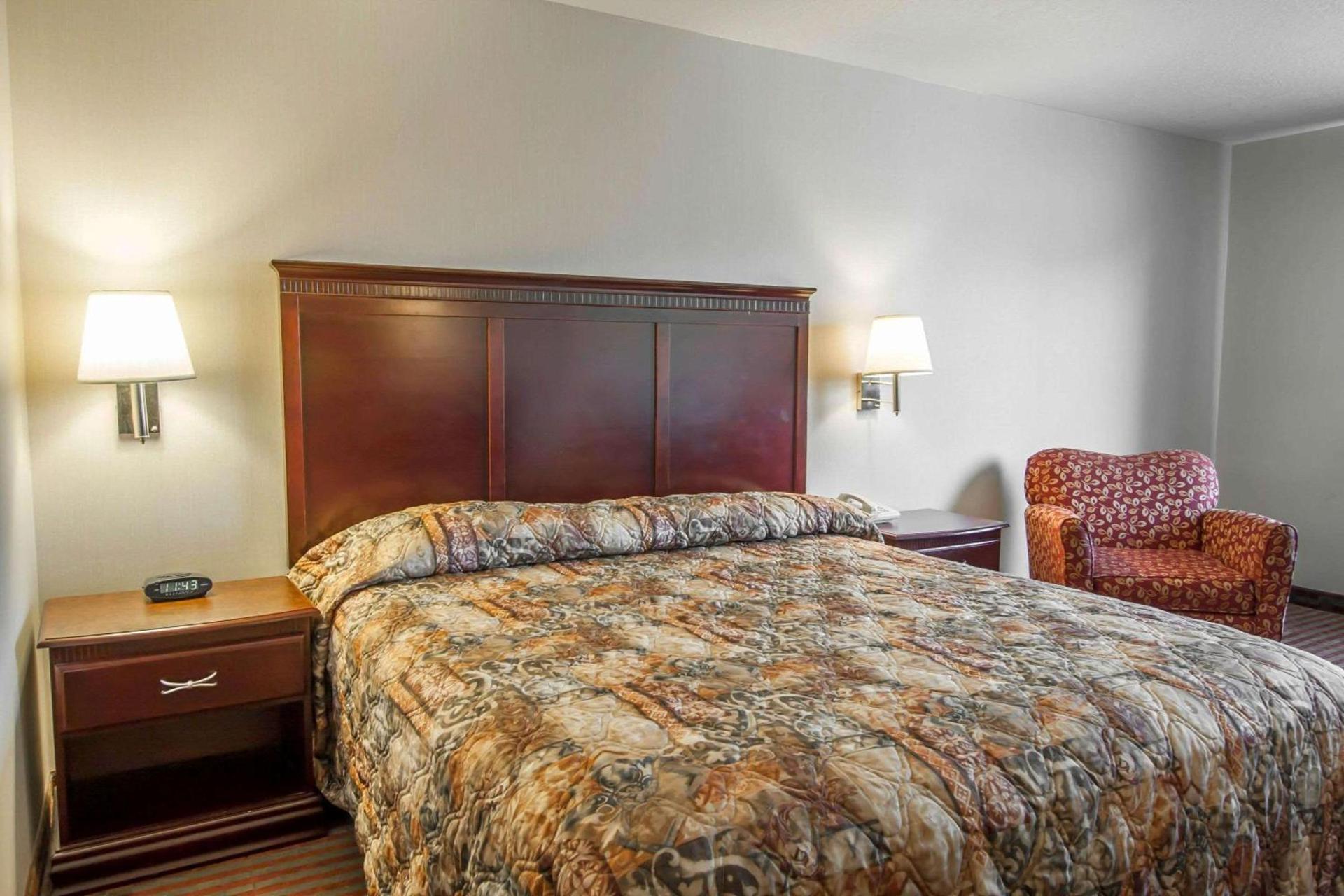 Bridgeway Inn & Suites photo 21