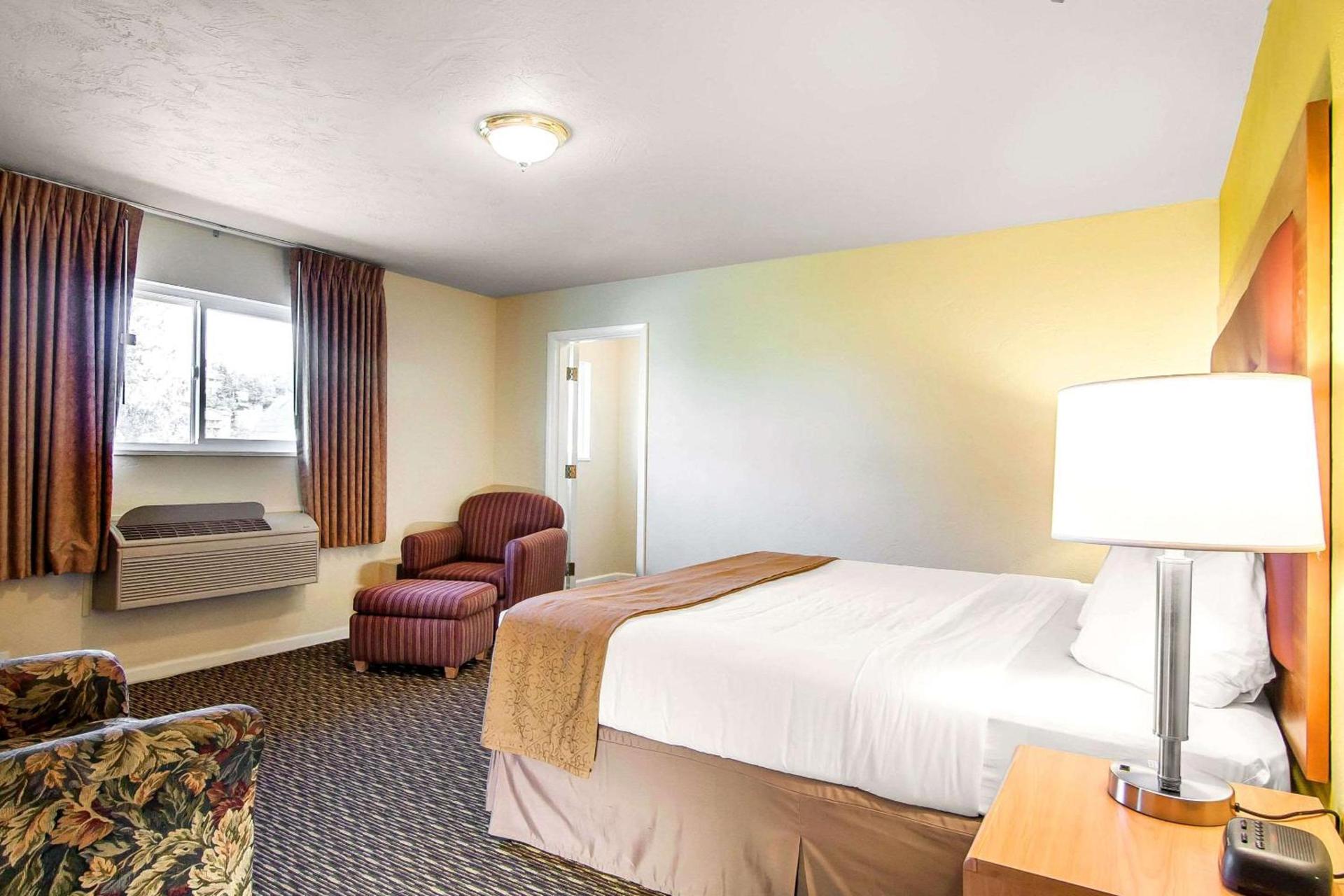 Quality Inn & Suites at Coos Bay photo 23