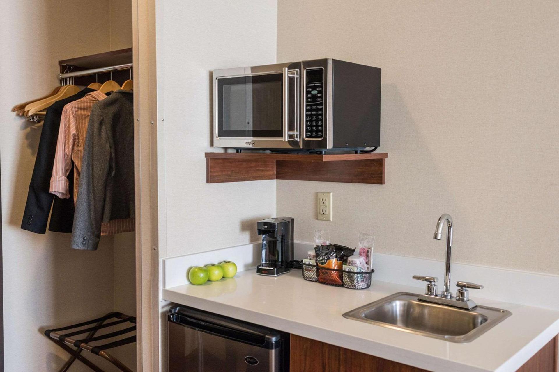 Comfort Suites Springfield-Eugene photo 6