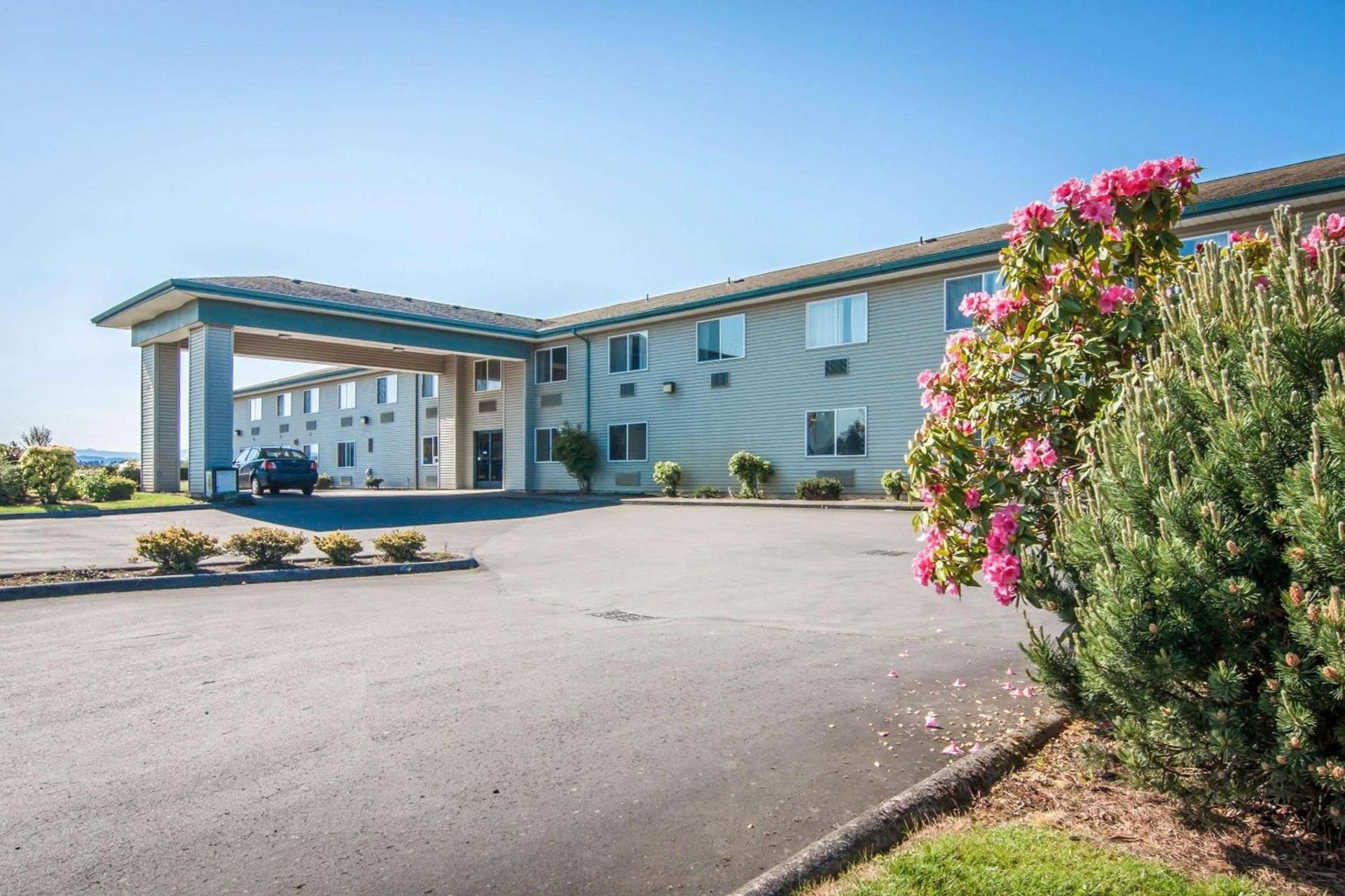 Bridgeway Inn & Suites photo 9