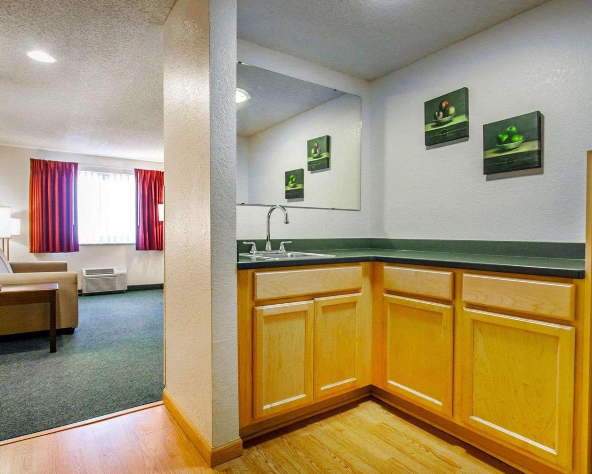Quality Inn & Suites Springfield - Eugene North photo 22