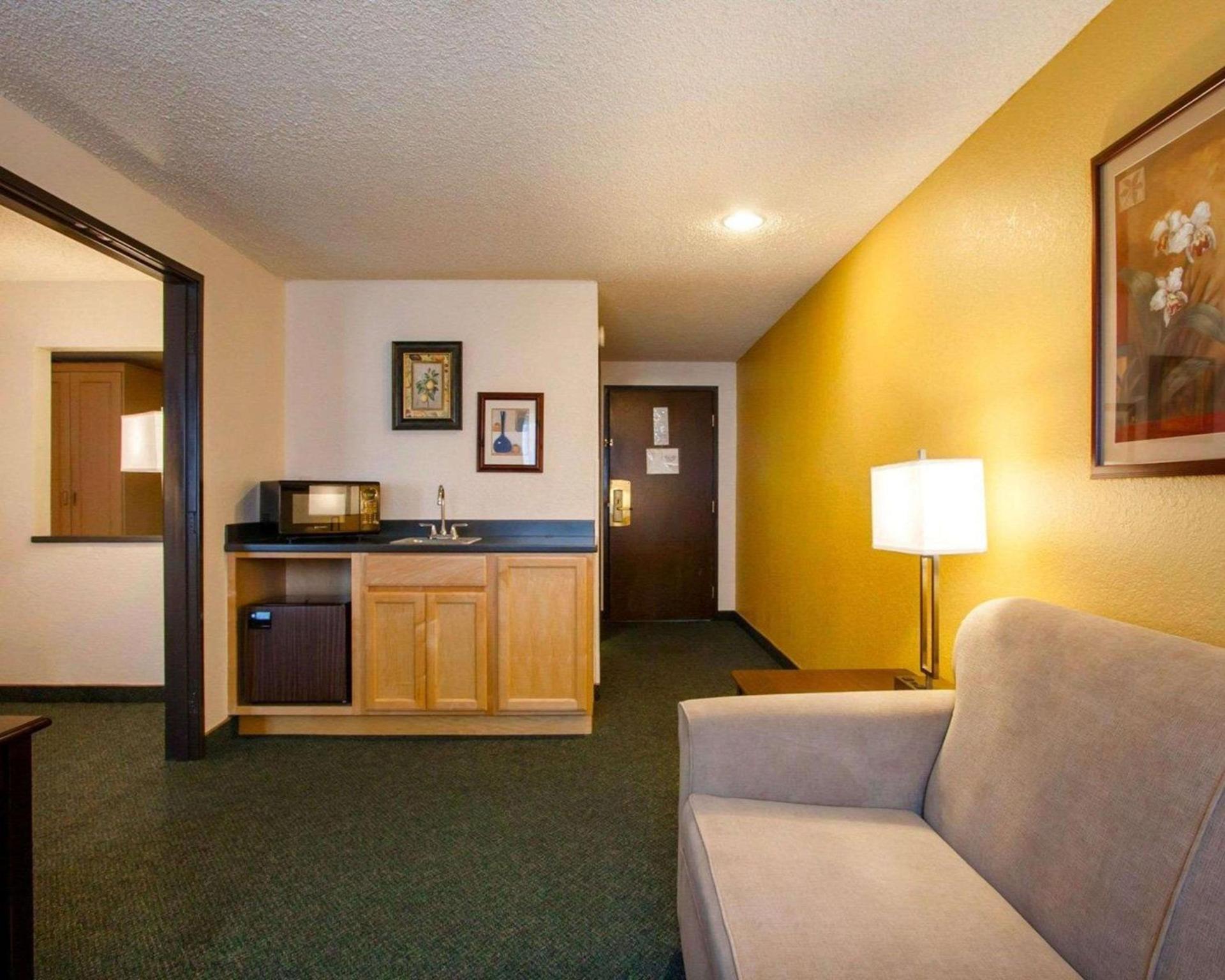 Quality Inn & Suites Springfield - Eugene North photo 24