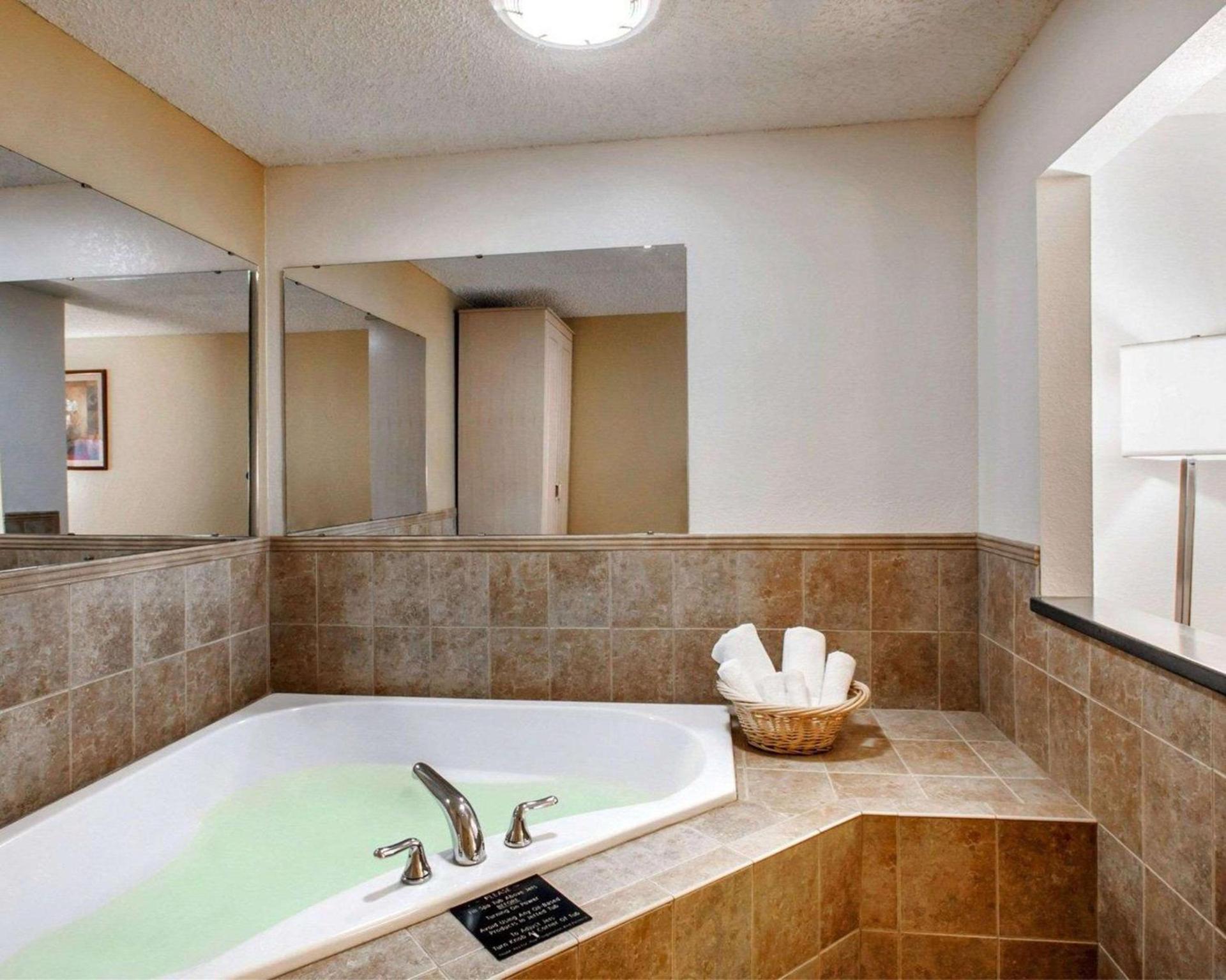 Quality Inn & Suites Springfield - Eugene North photo 31