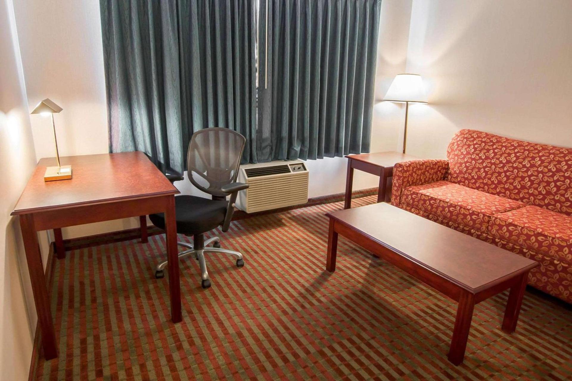 Bridgeway Inn & Suites photo 25