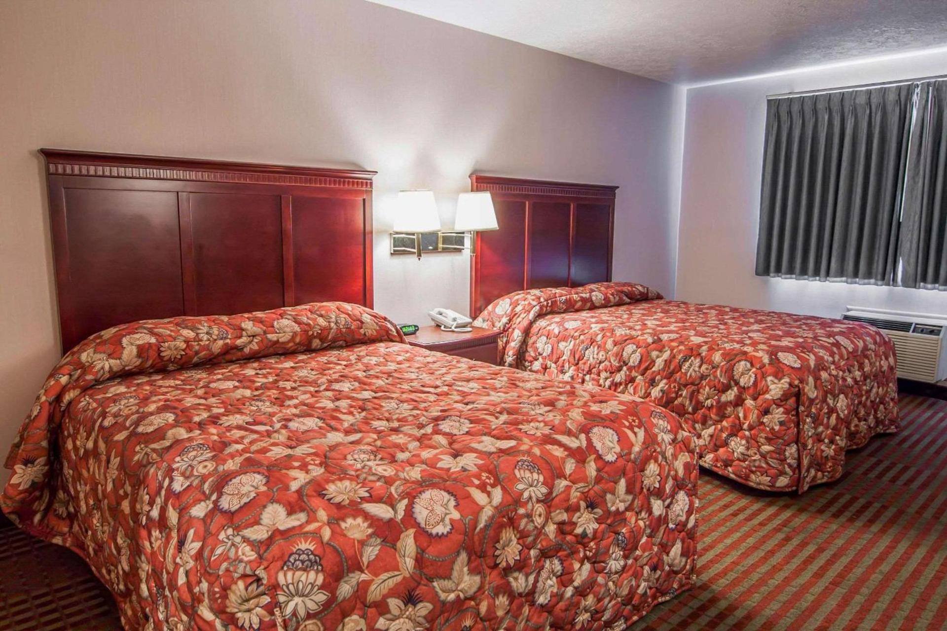 Bridgeway Inn & Suites photo 27