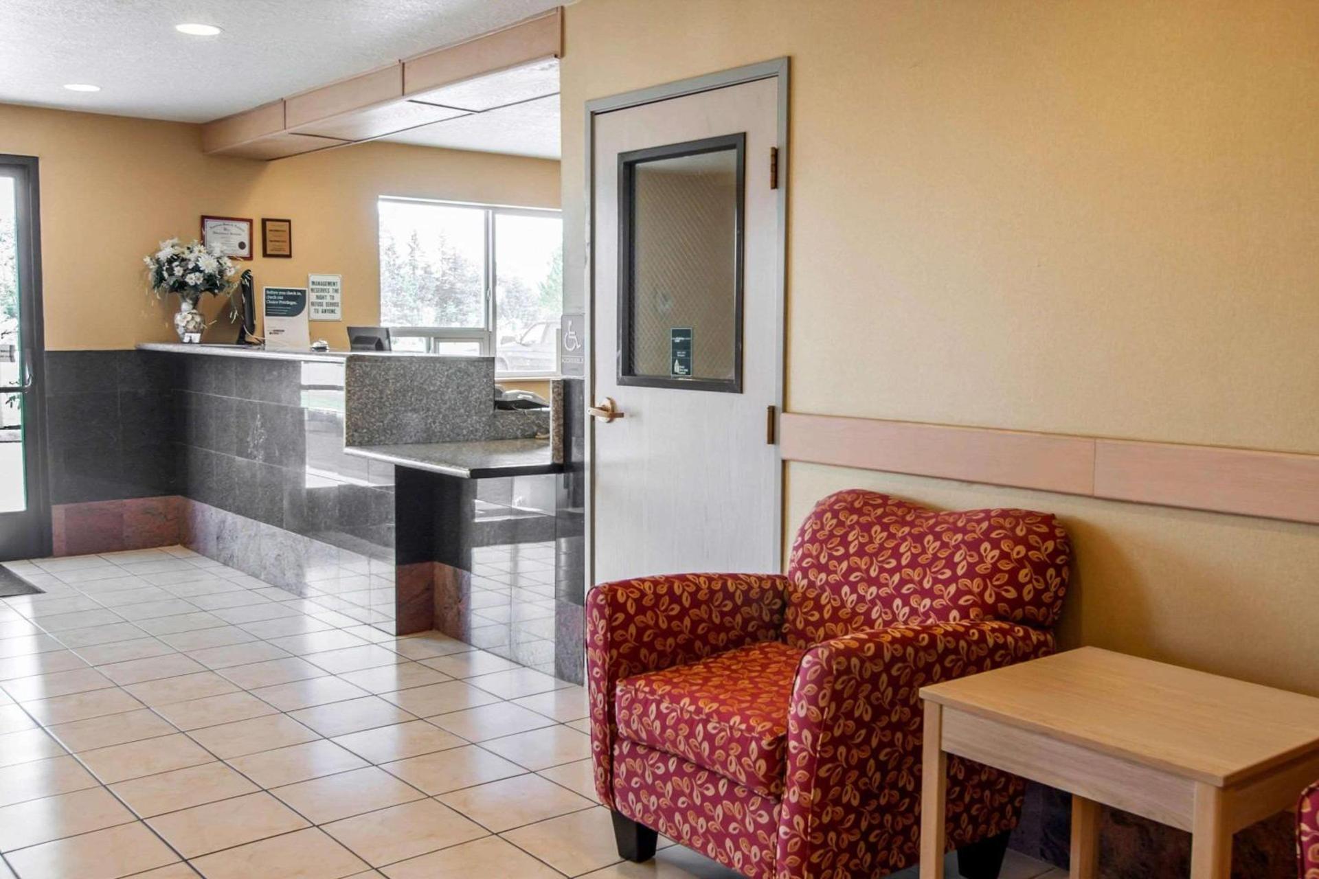 Bridgeway Inn & Suites photo 13