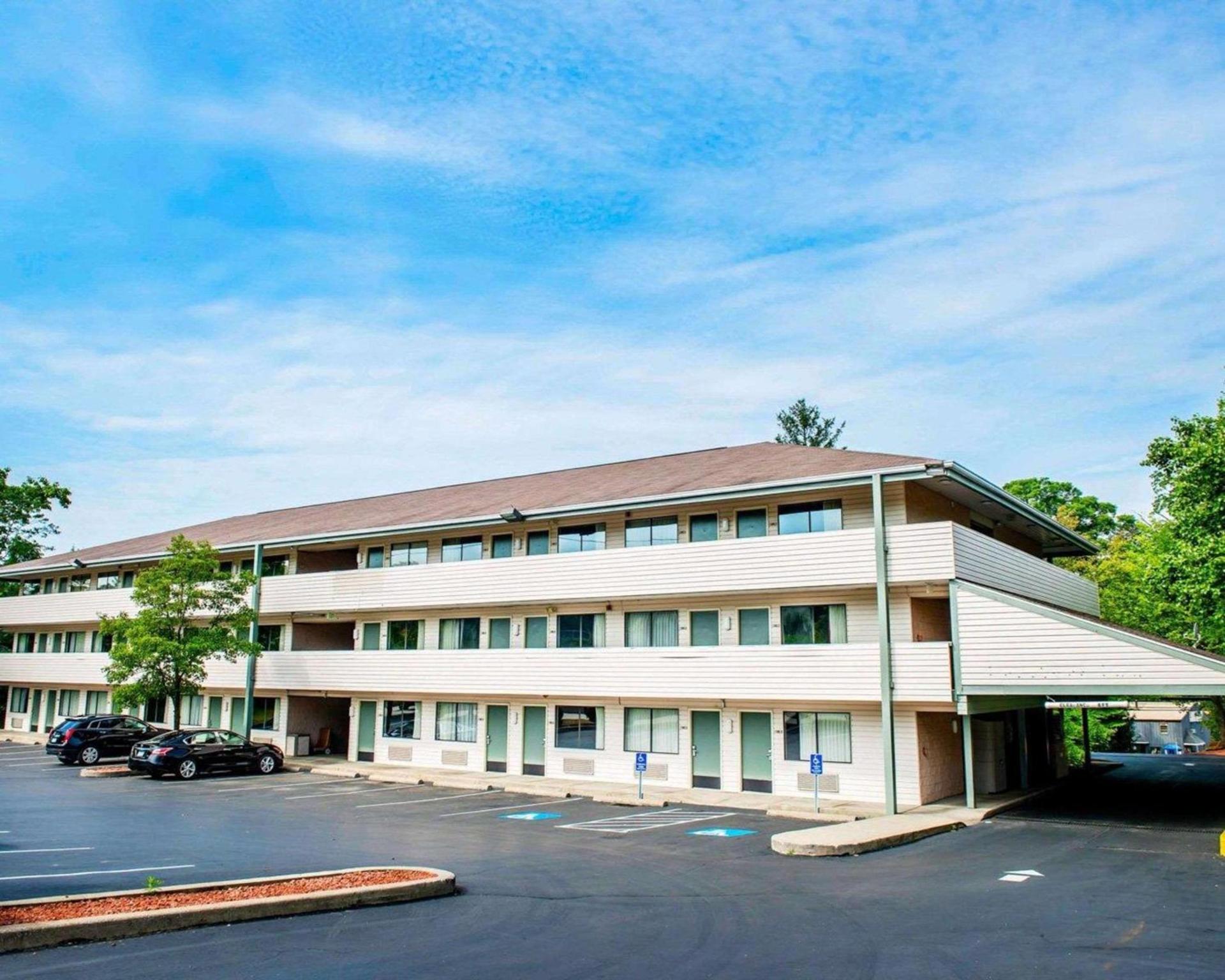 Quality Inn & Suites Gibsonia - Pittsburgh North photo 1