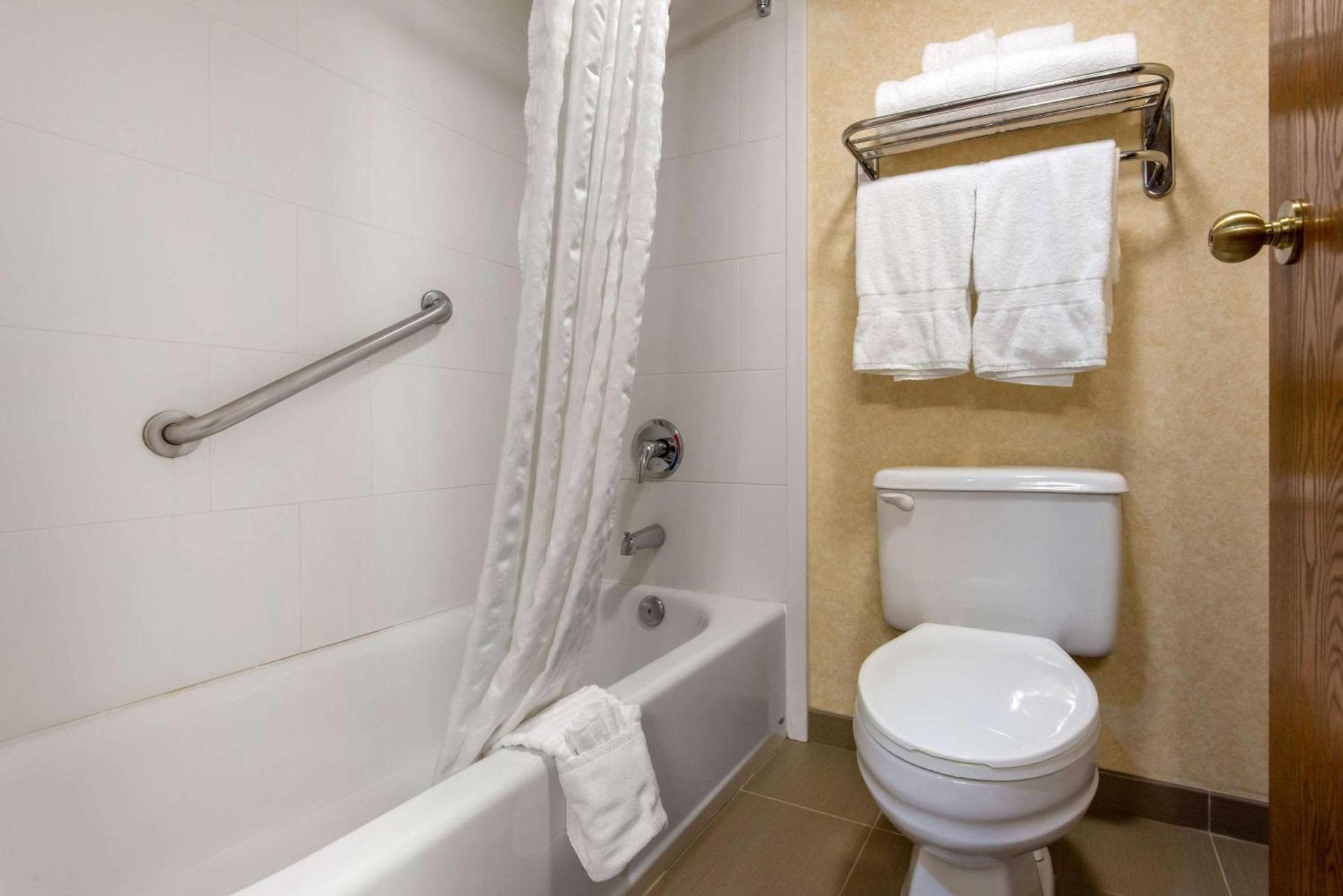 Quality Inn & Suites Mansfield photo 15