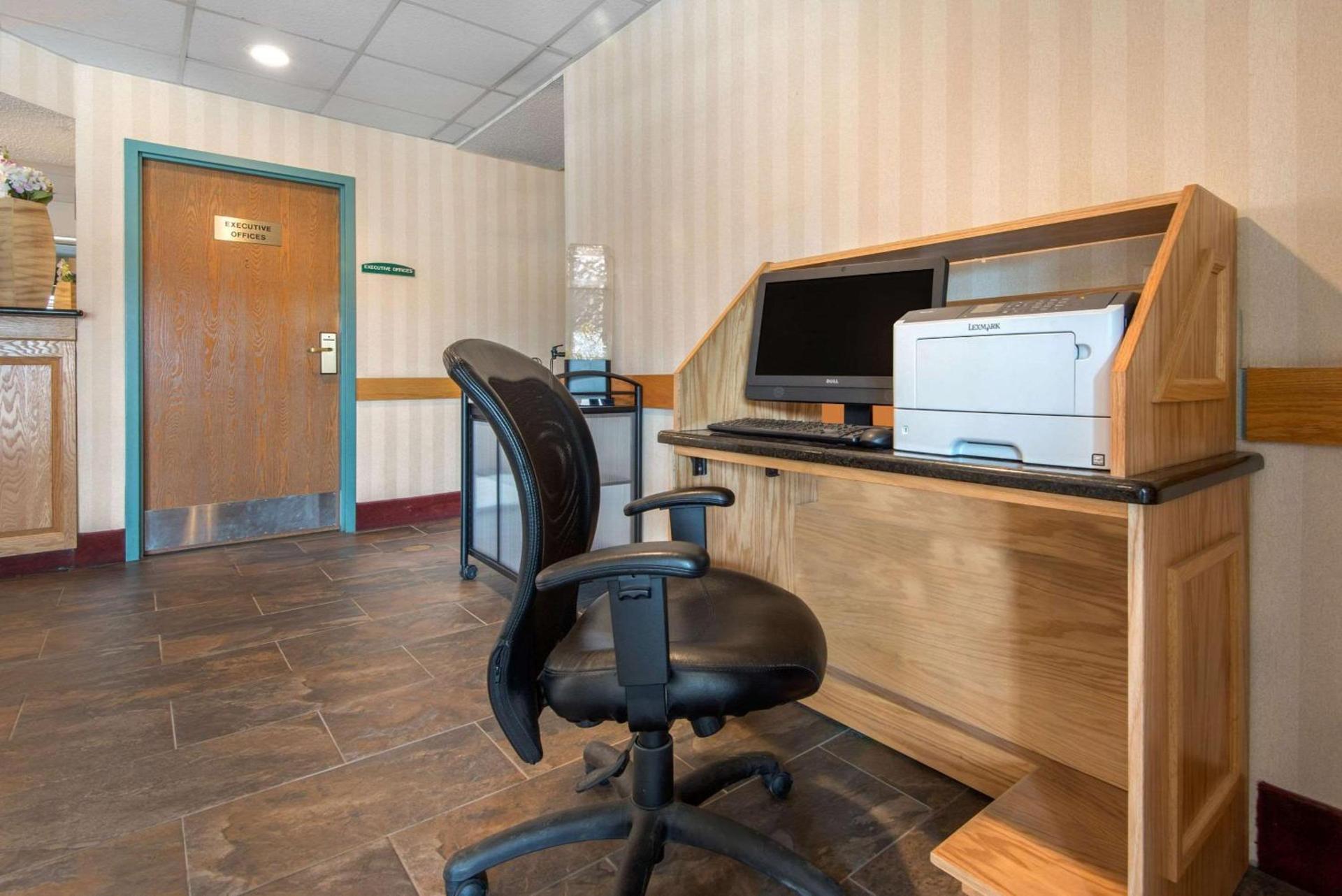 Quality Inn & Suites Mansfield photo 24