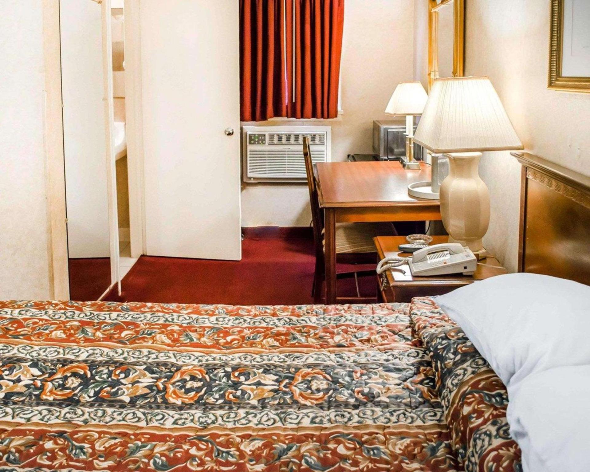Rodeway Inn Dillsburg photo 23