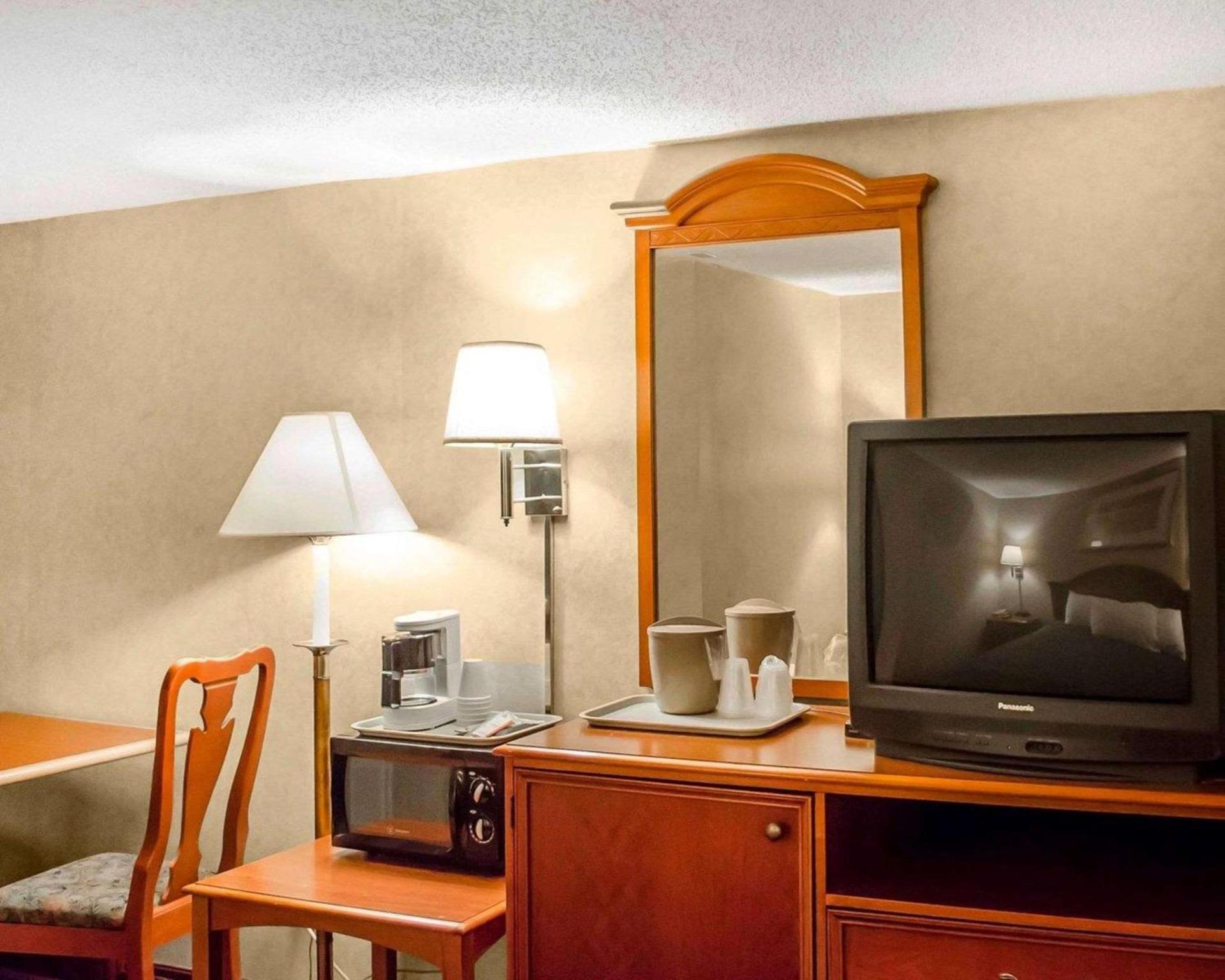Rodeway Inn Dillsburg photo 22