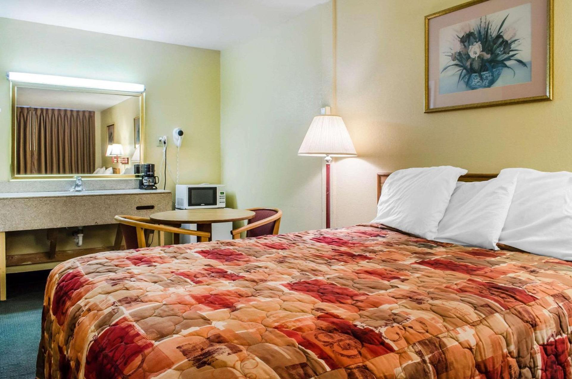Relax Inn photo 22