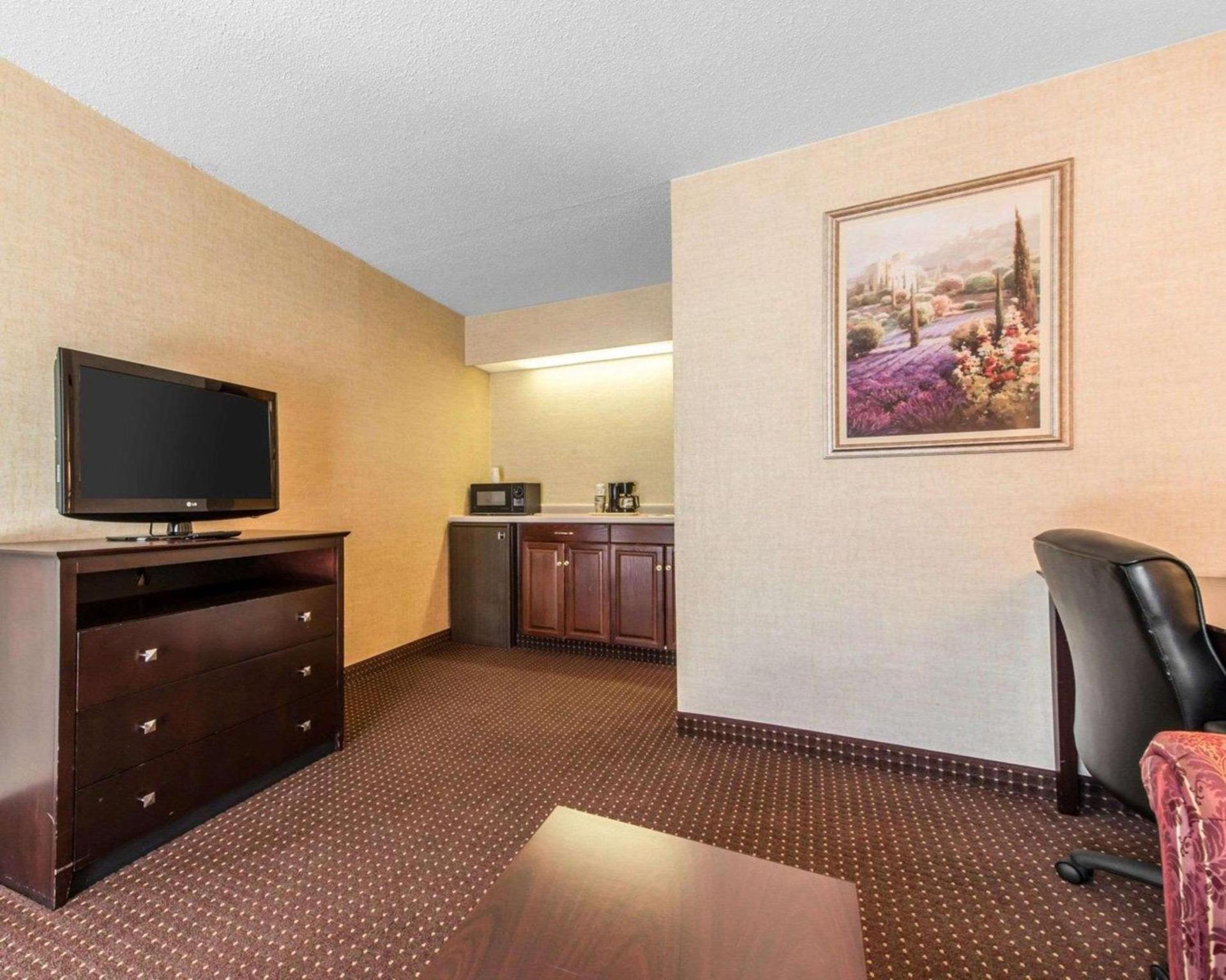 Quality Inn & Suites Erie near Casino photo 17