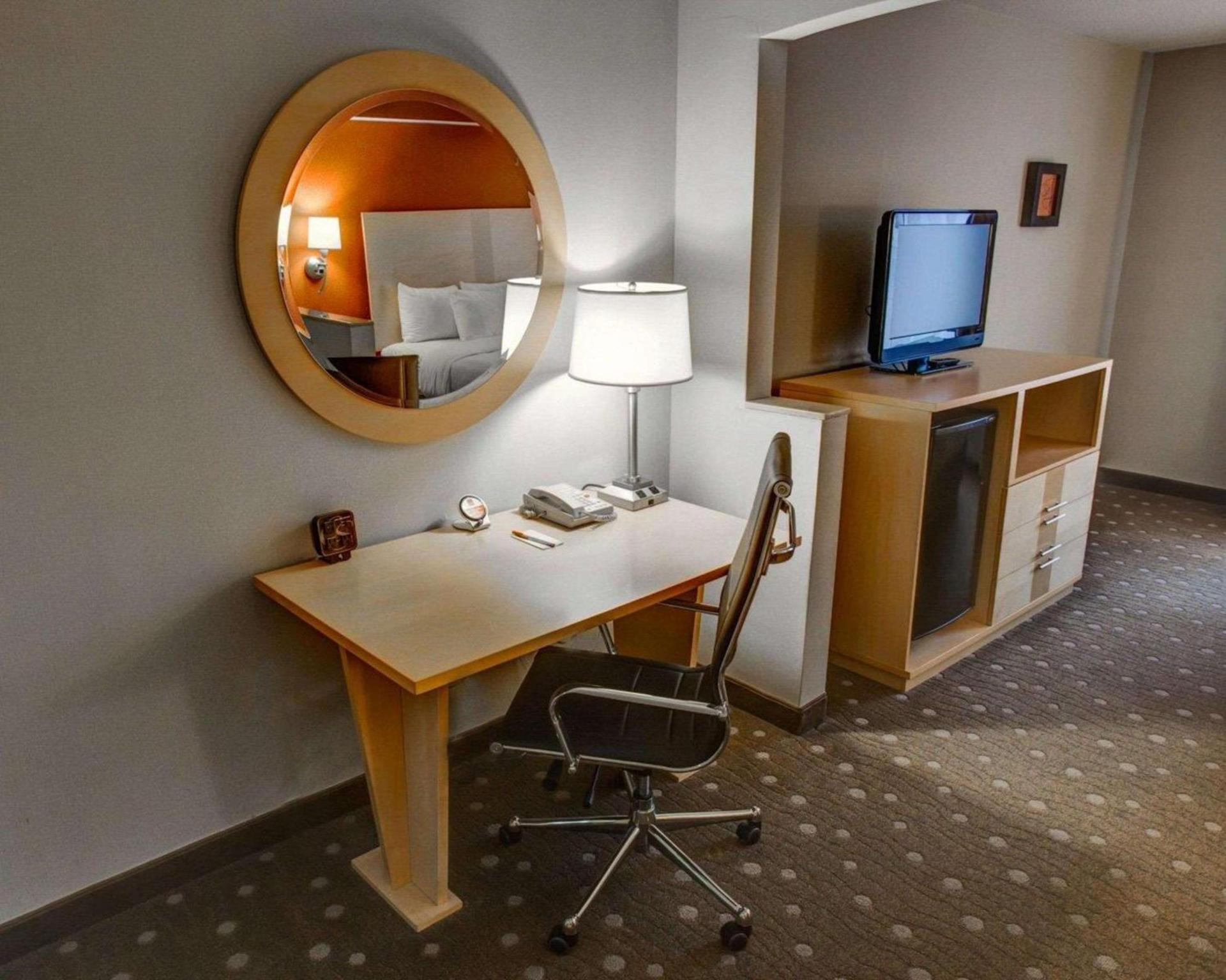 Comfort Suites Pittsburgh Airport photo 8