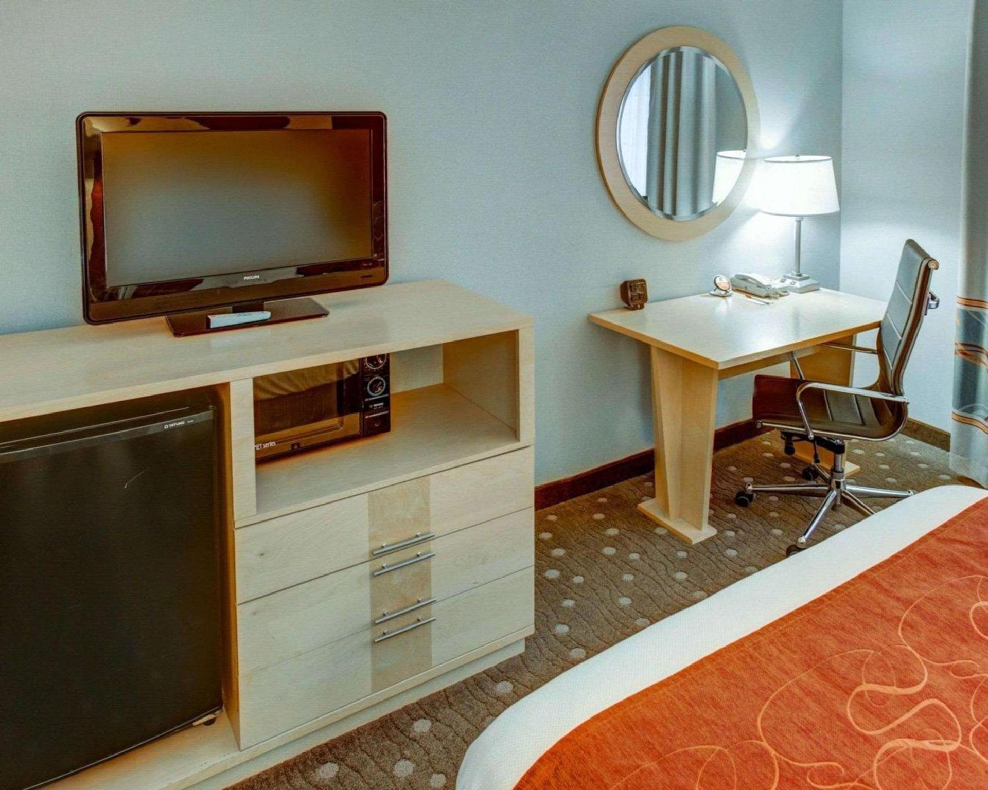 Comfort Suites Pittsburgh Airport photo 4