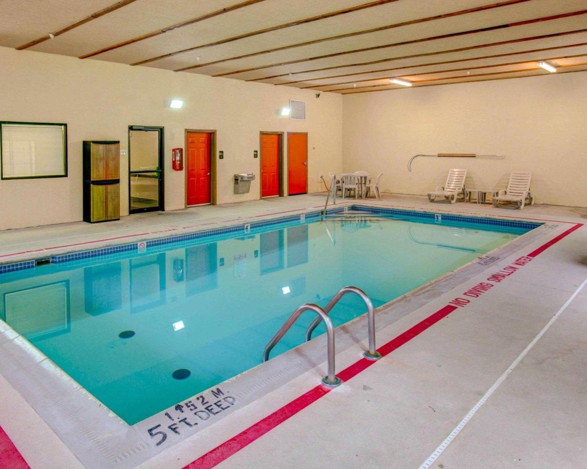 Comfort Suites Pittsburgh Airport photo 18