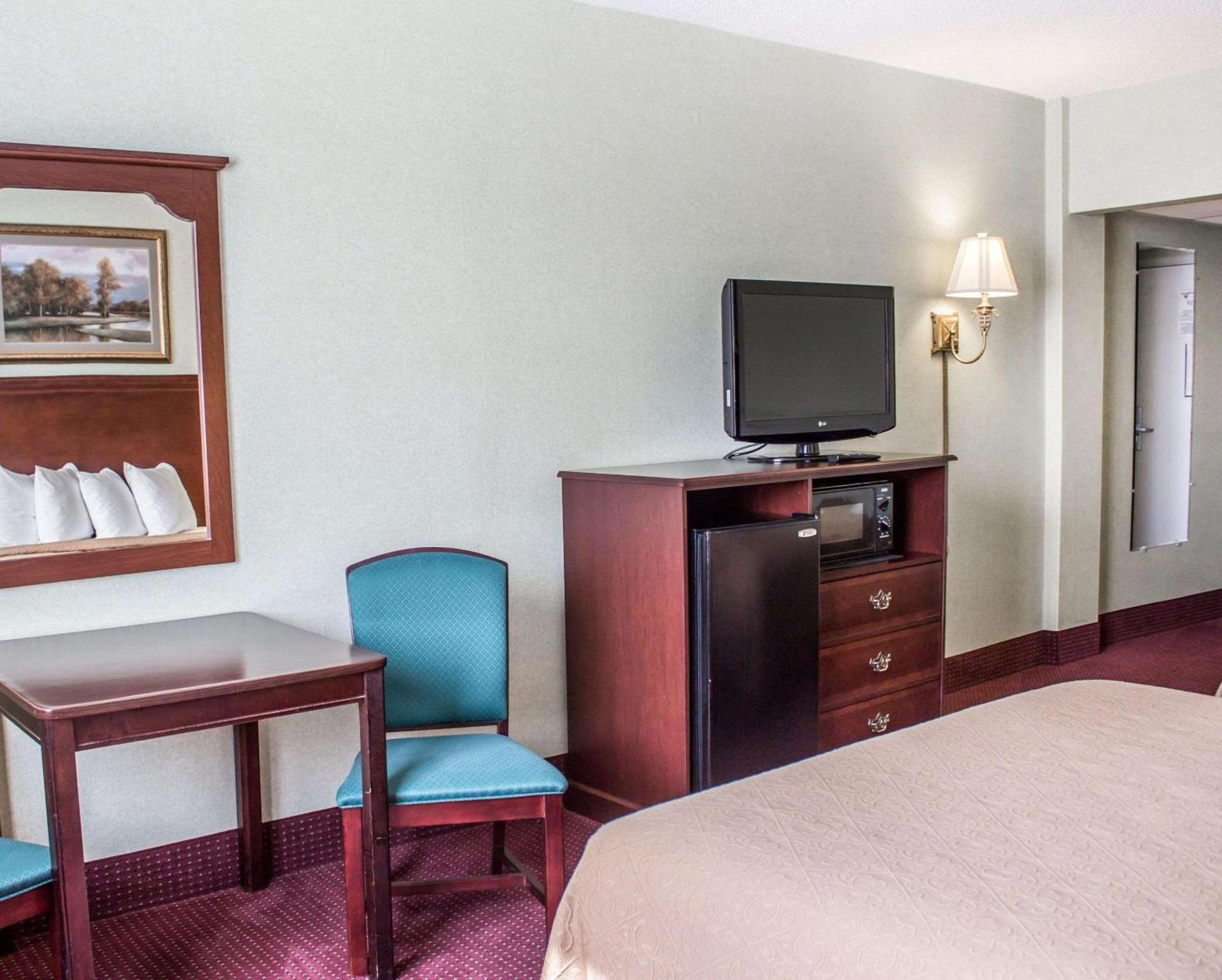 Quality Inn & Conference Center Franklin Downtown photo 16