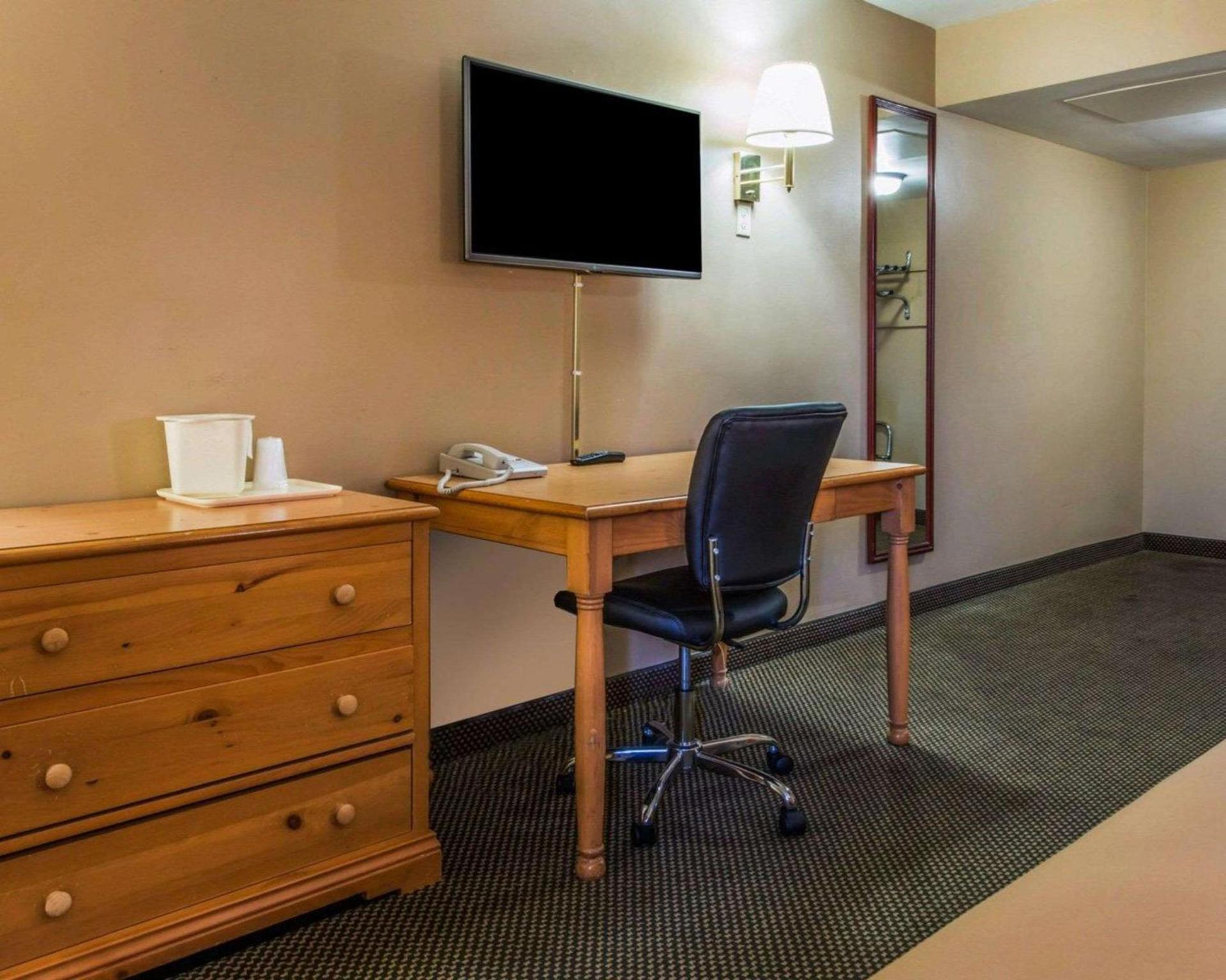 Econo Lodge Hermitage South photo 13
